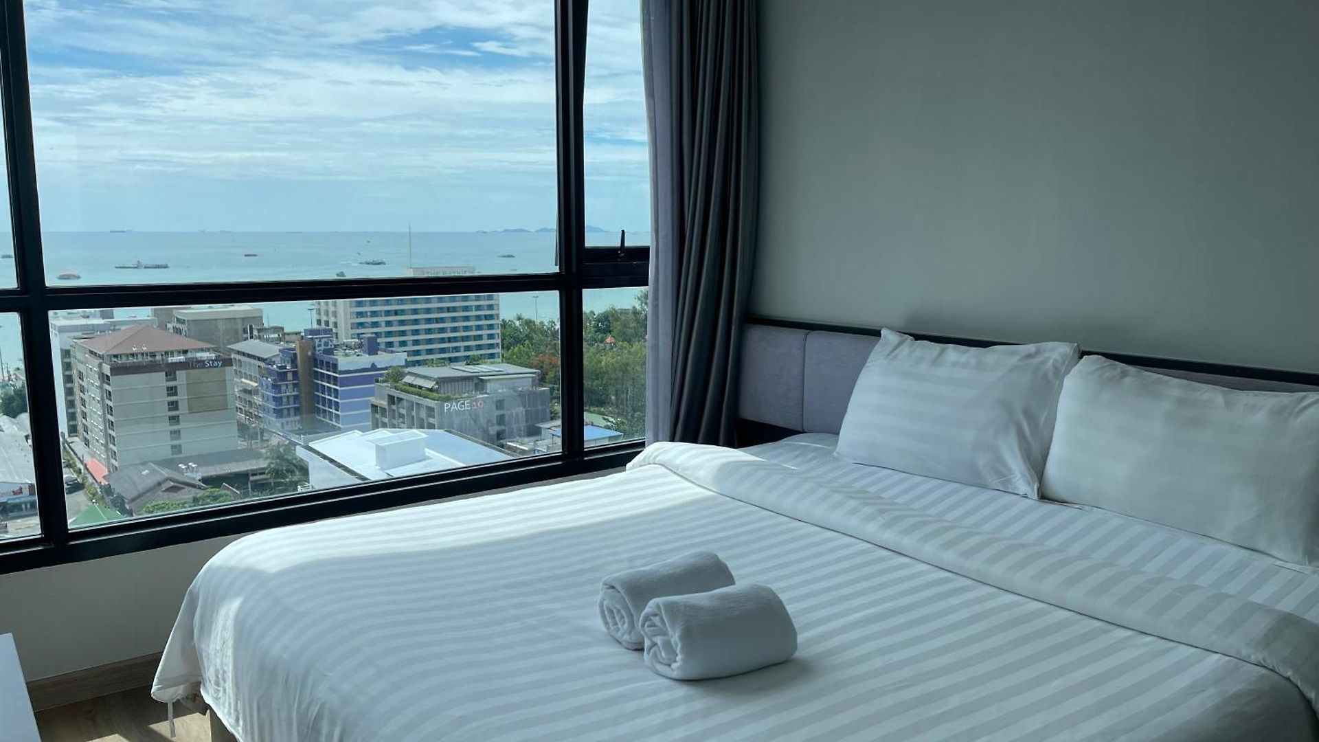 อพาร์ทเม้น The Base Pattaya