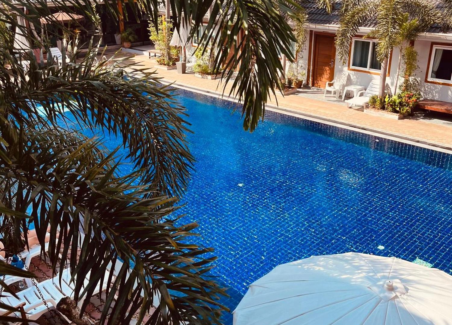 โรงแรม Paradise Land