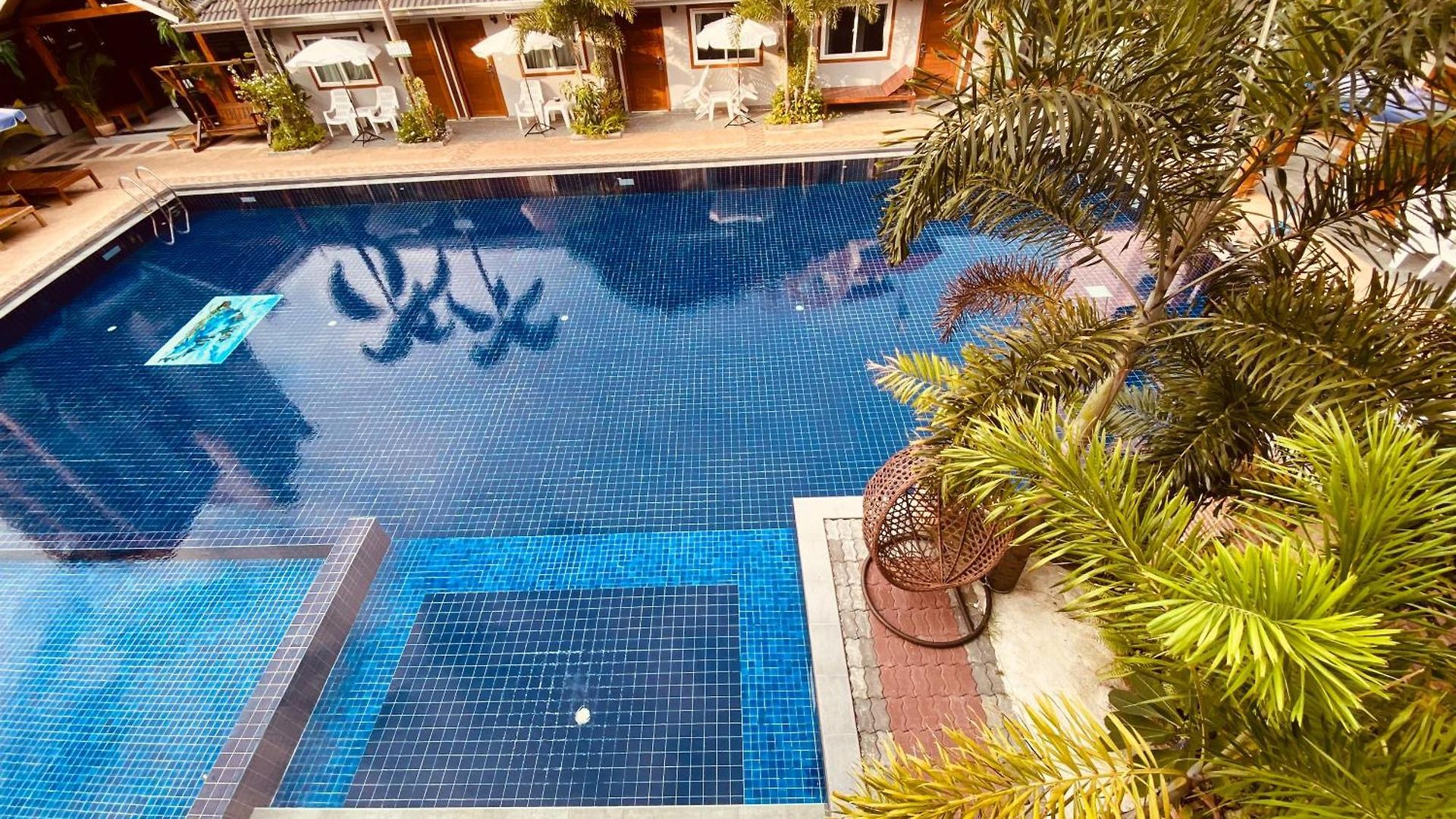 โรงแรม Paradise Land