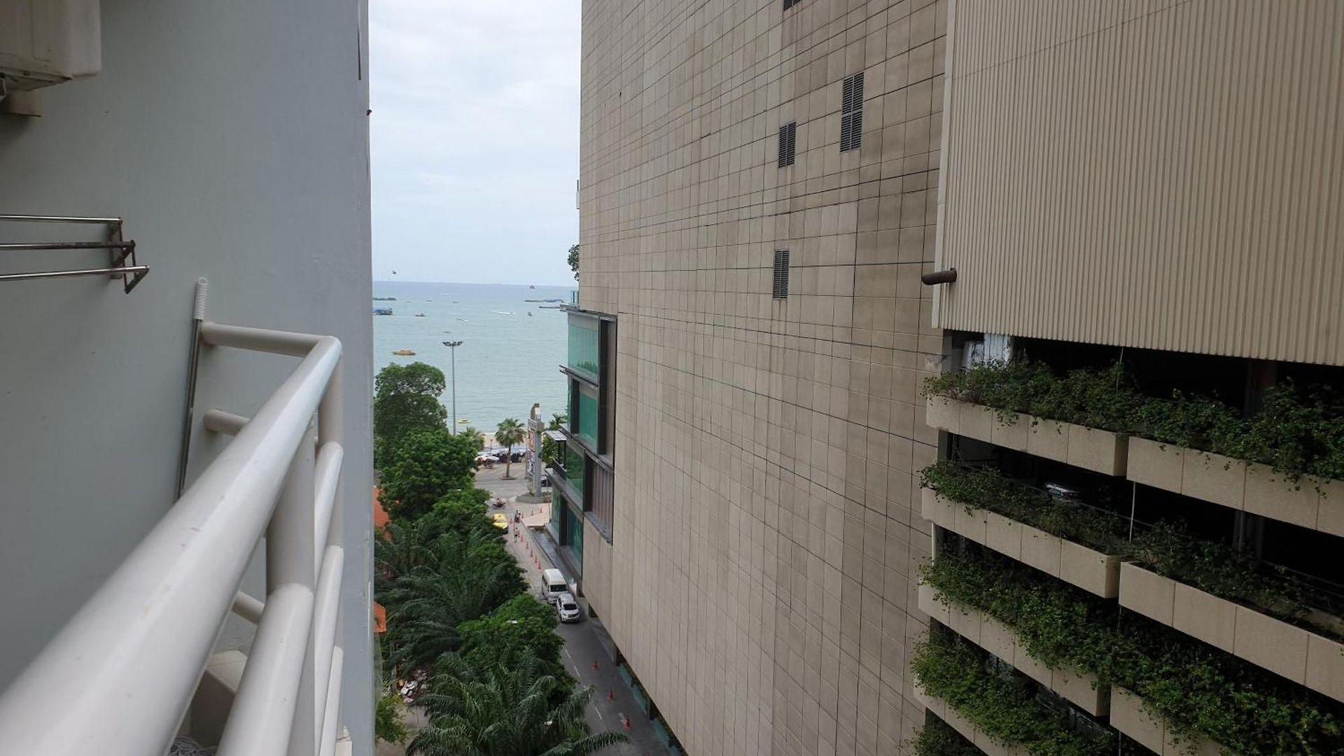 อพาร์ทเม้น View Talay 6 By Cando