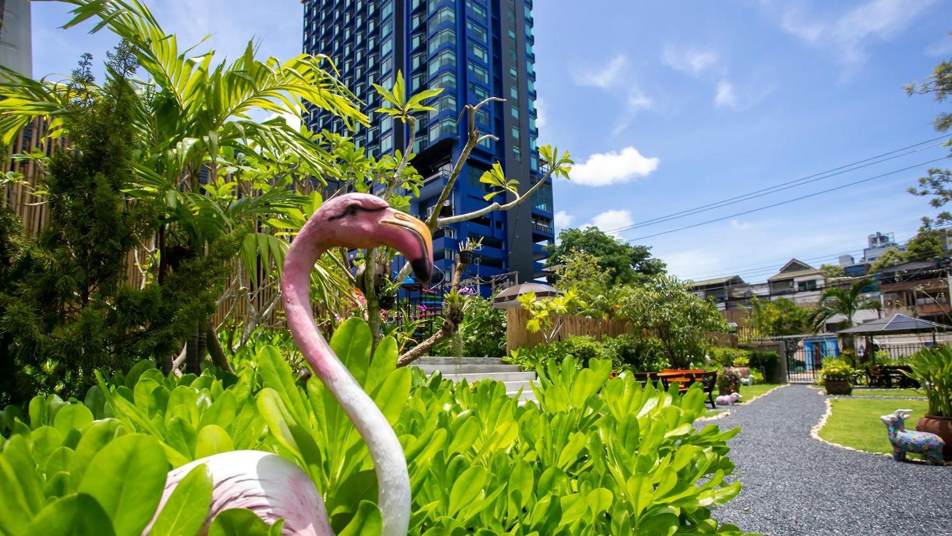 Sabai Nearby Marina Hotel