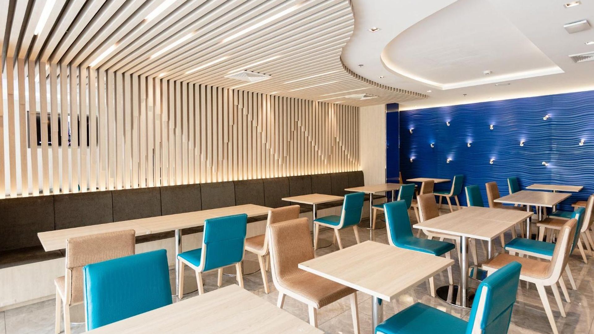 Express By Ihg Hotel 4*