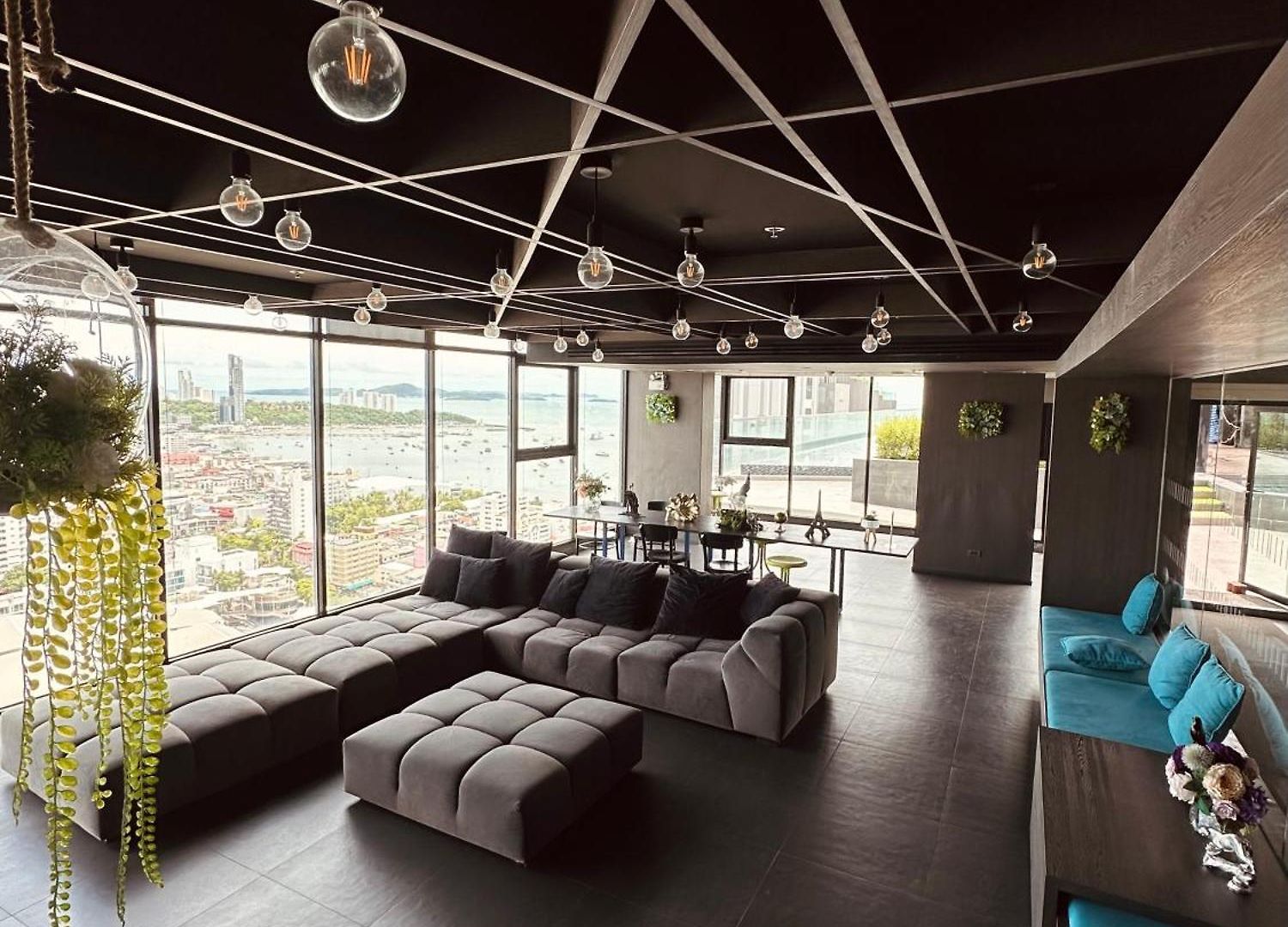 อพาร์ทเม้น The Base At Pattaya