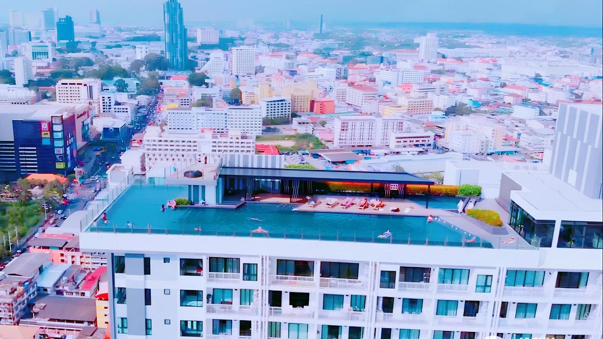 Location In Pattaya, Sky Pool & Infinity Edge Pattaya