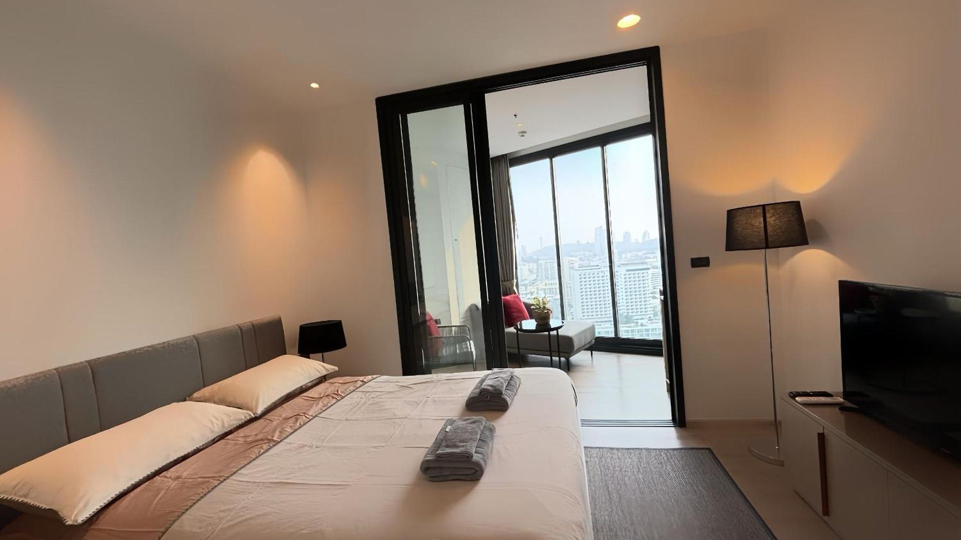 อพาร์ทเม้น Edge 豪华公寓 Pattaya