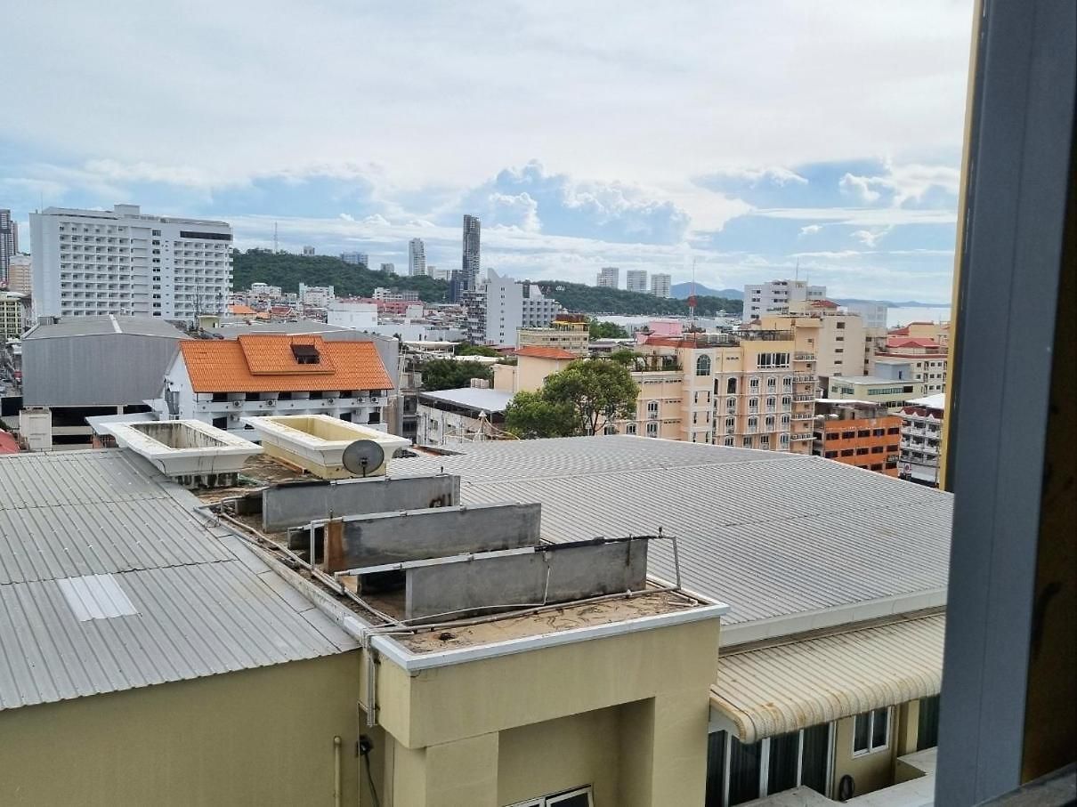 Apartment The Base Center Of Rooftop Swimming Pool Pattaya