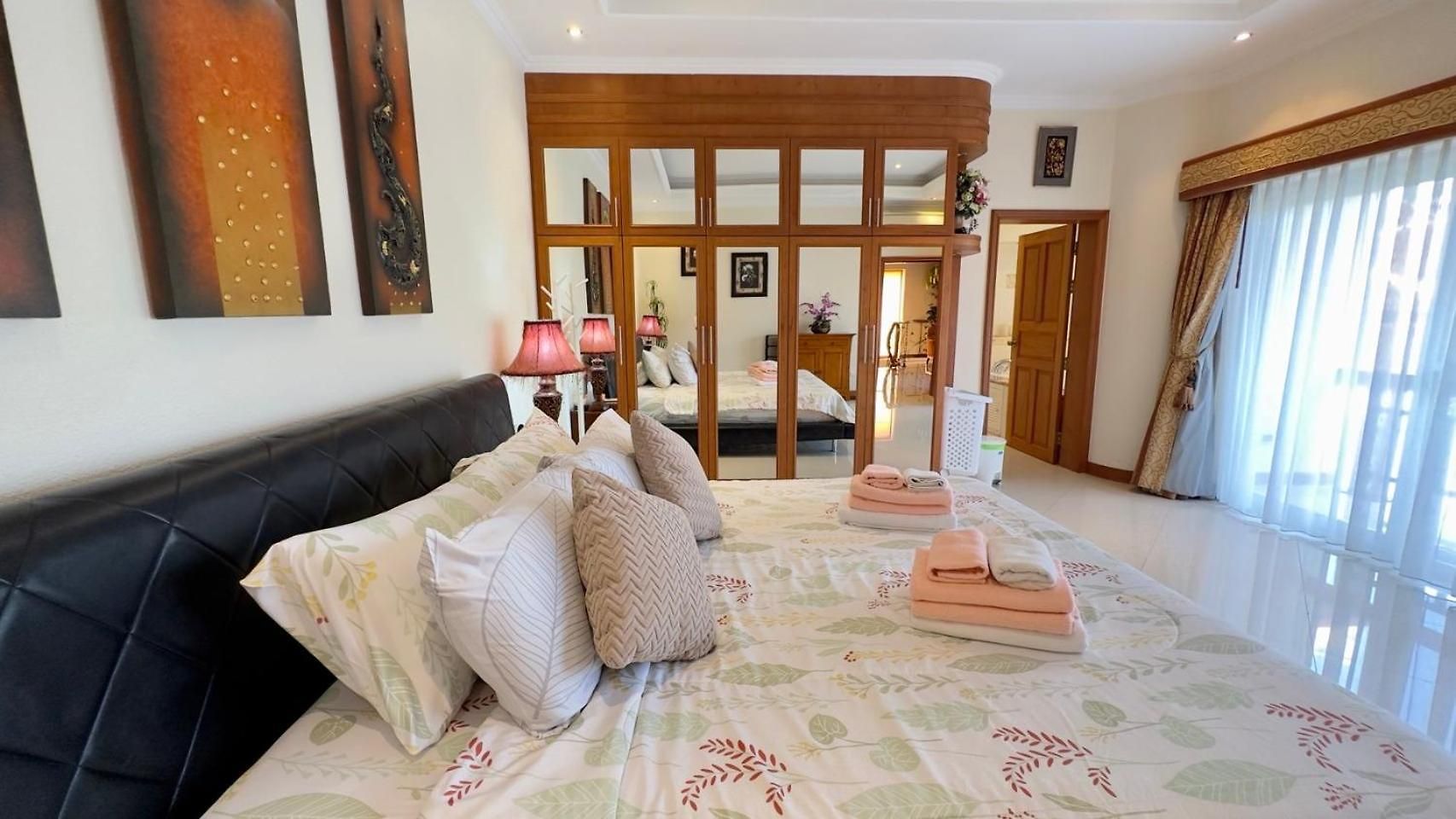 Luxury Garden Pool Near & Walking Street Villa Pattaya