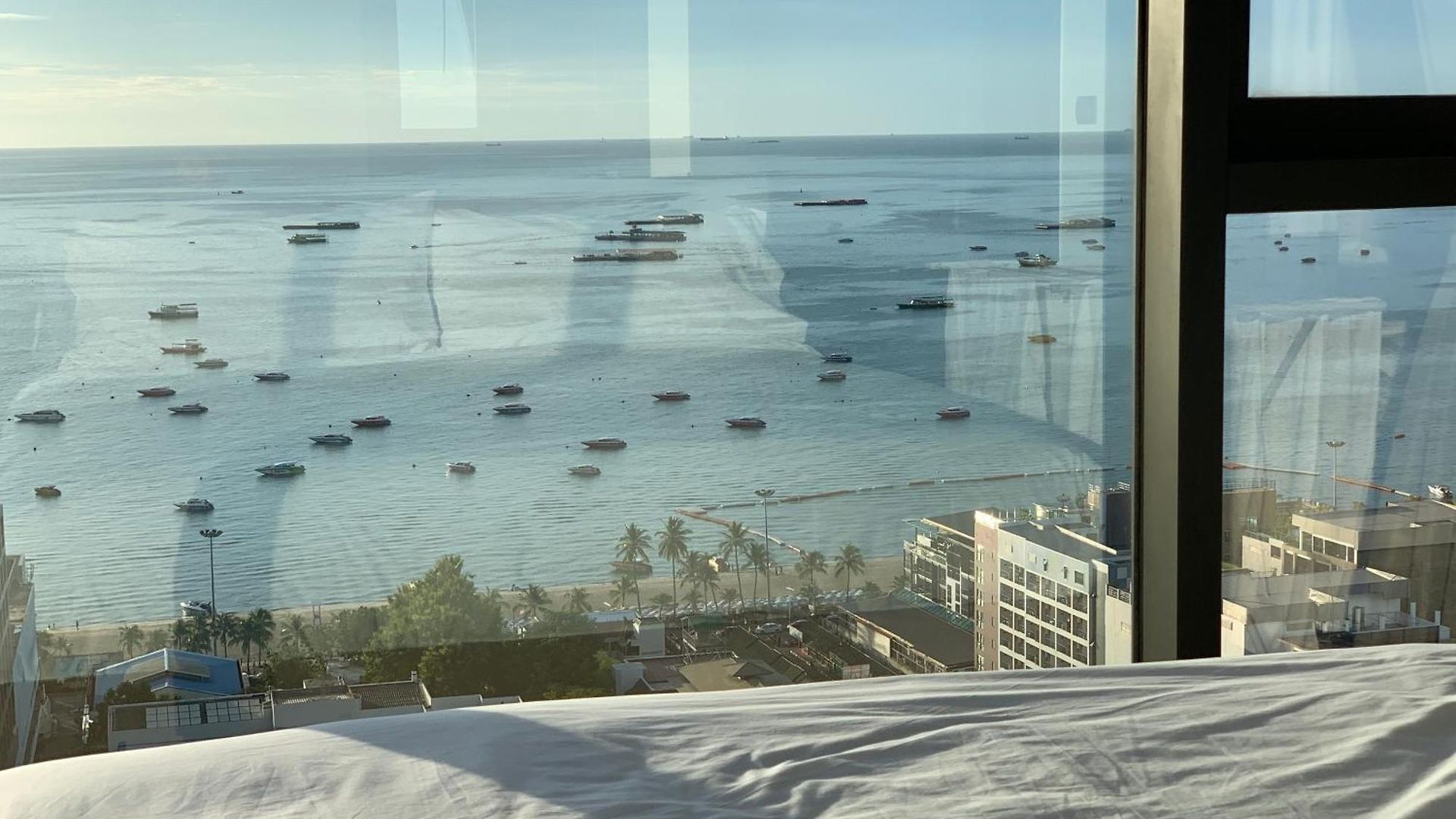 อพาร์ทเม้น Edge Pty Luxury Front Seaview 2bedroom