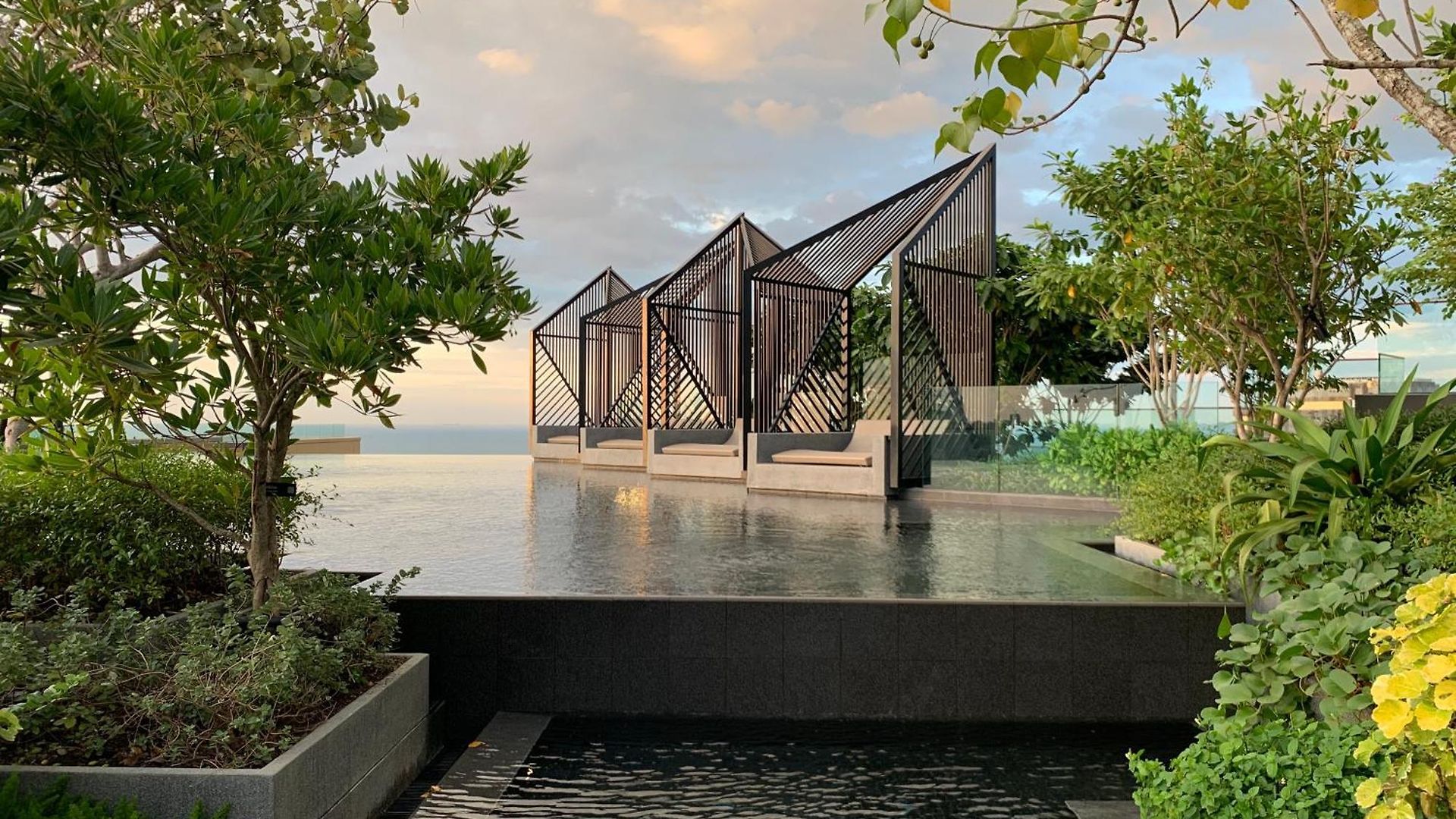 อพาร์ทเม้น Edge Pty Luxury Front Seaview 2bedroom