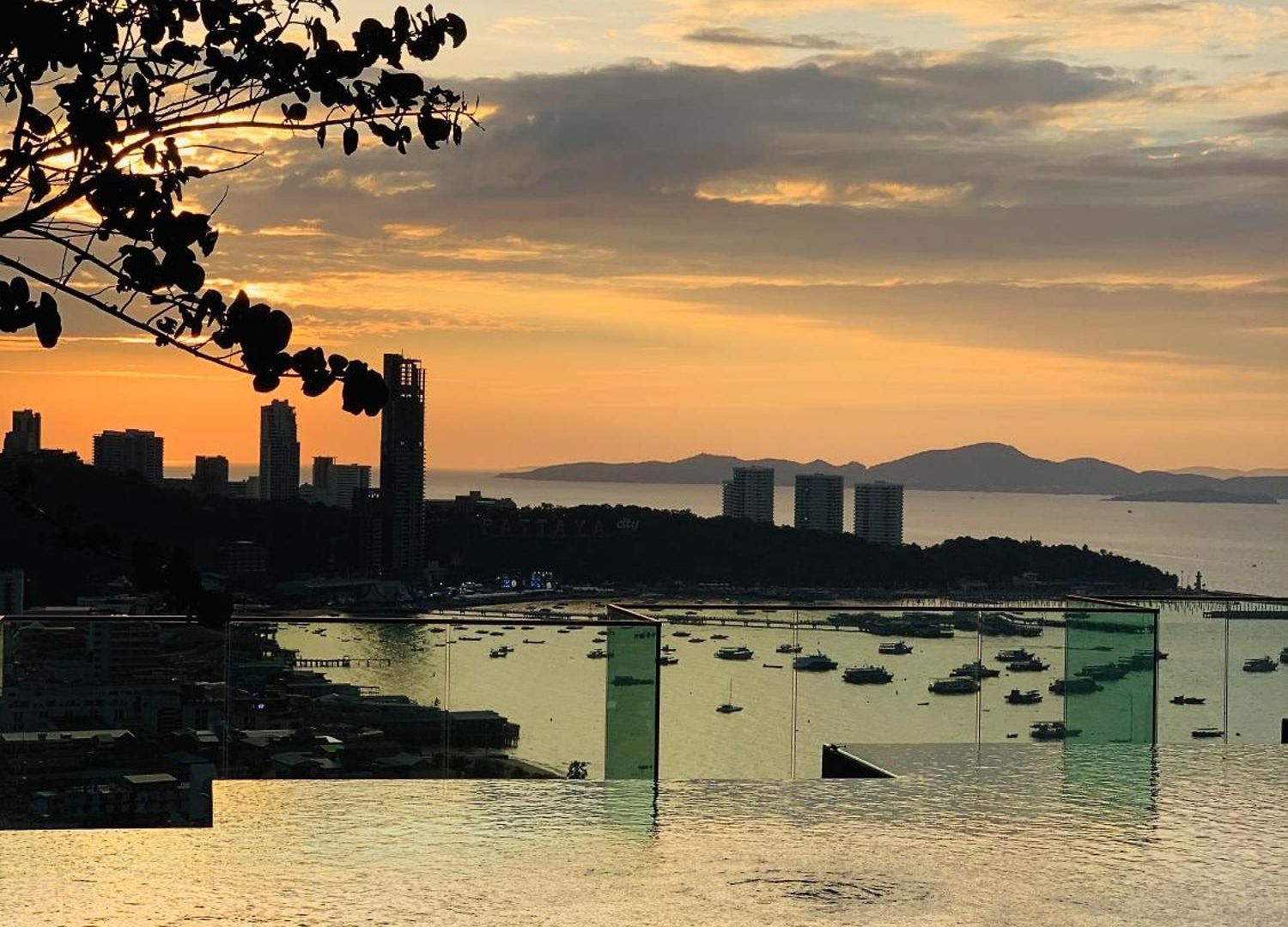 อพาร์ทเม้น Edge Pty Luxury Front Seaview 2bedroom *