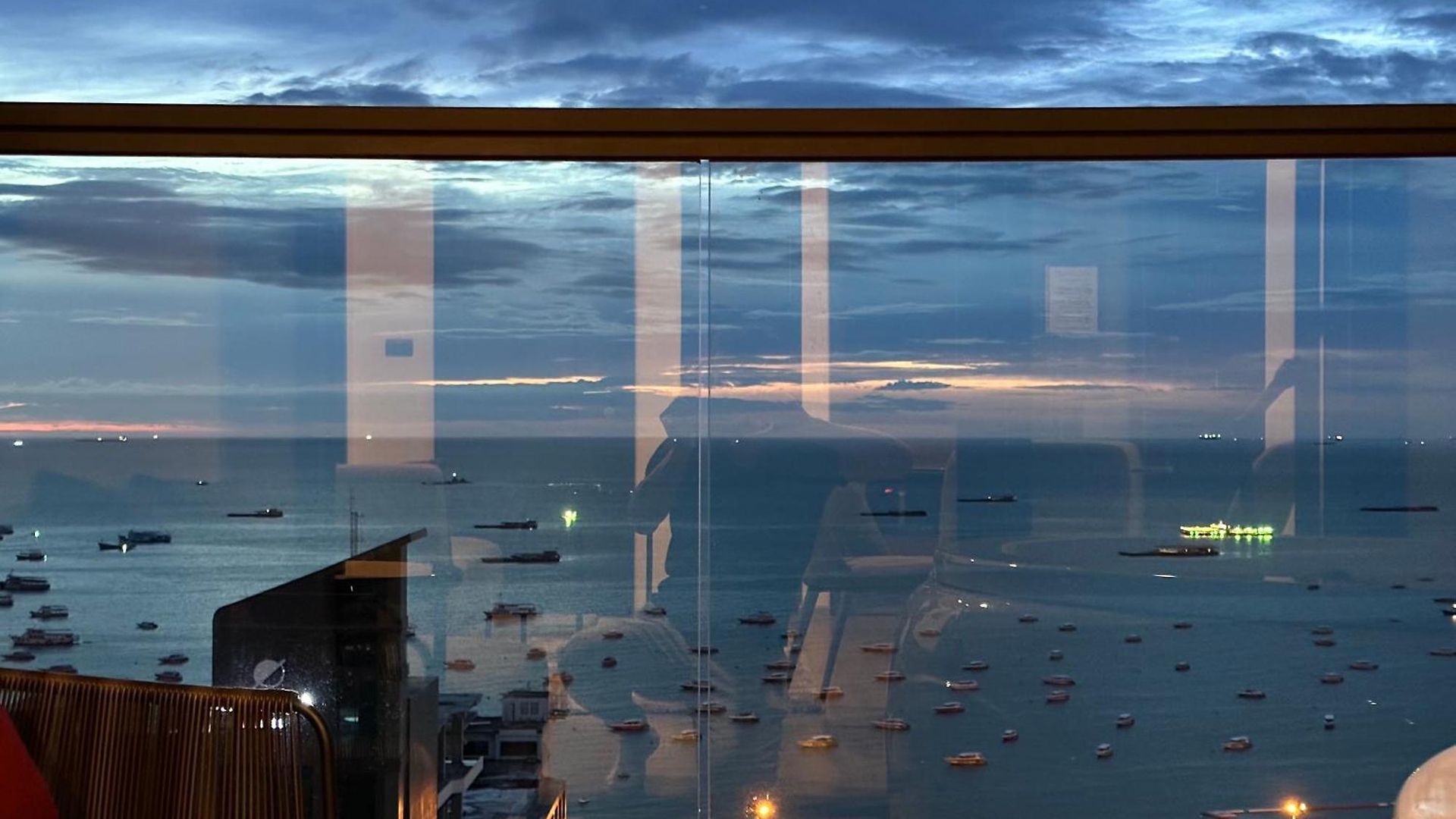 อพาร์ทเม้น Edge Pty Luxury Front Seaview 2bedroom Pattaya