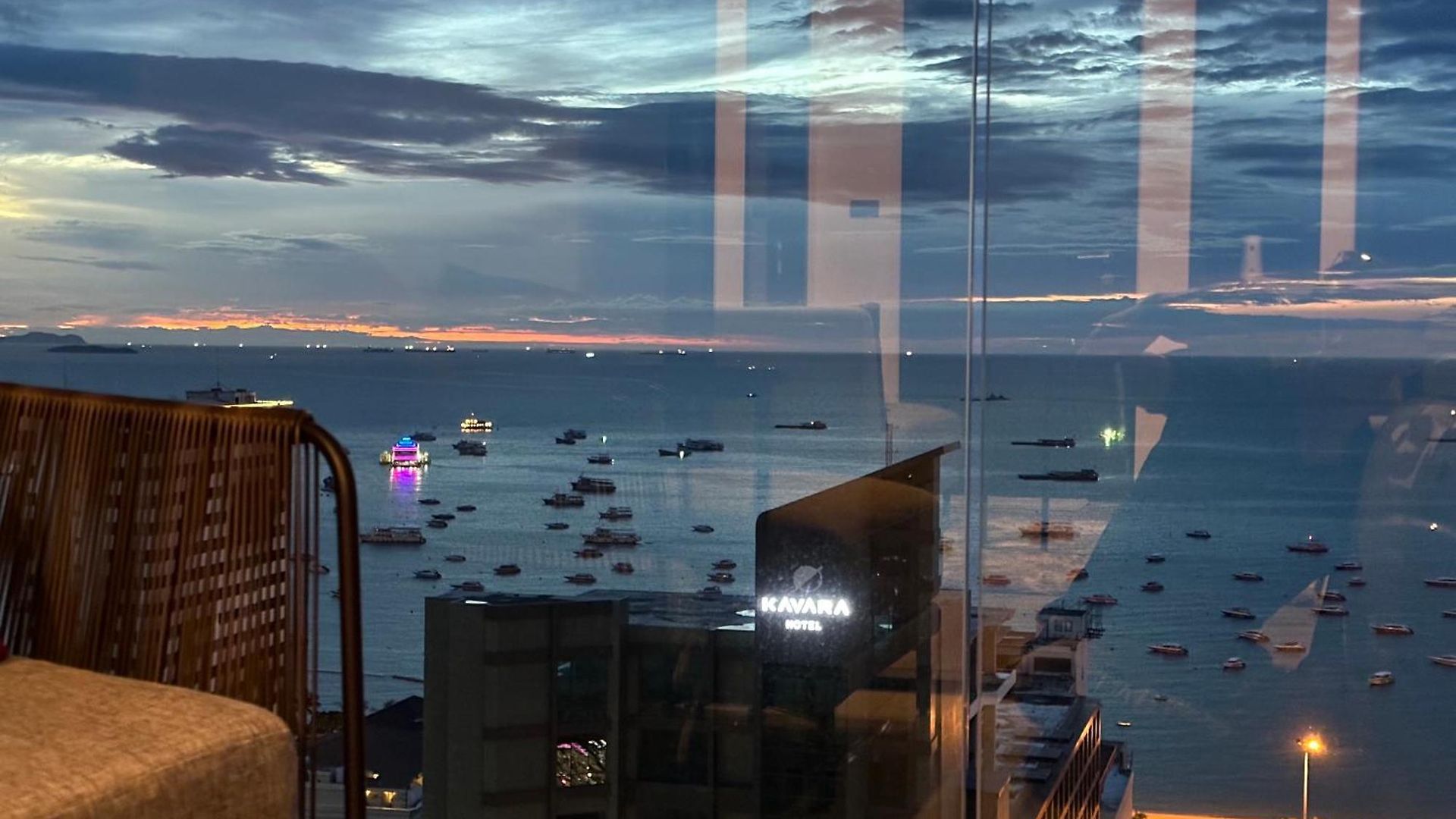 อพาร์ทเม้น Edge Pty Luxury Front Seaview 2bedroom