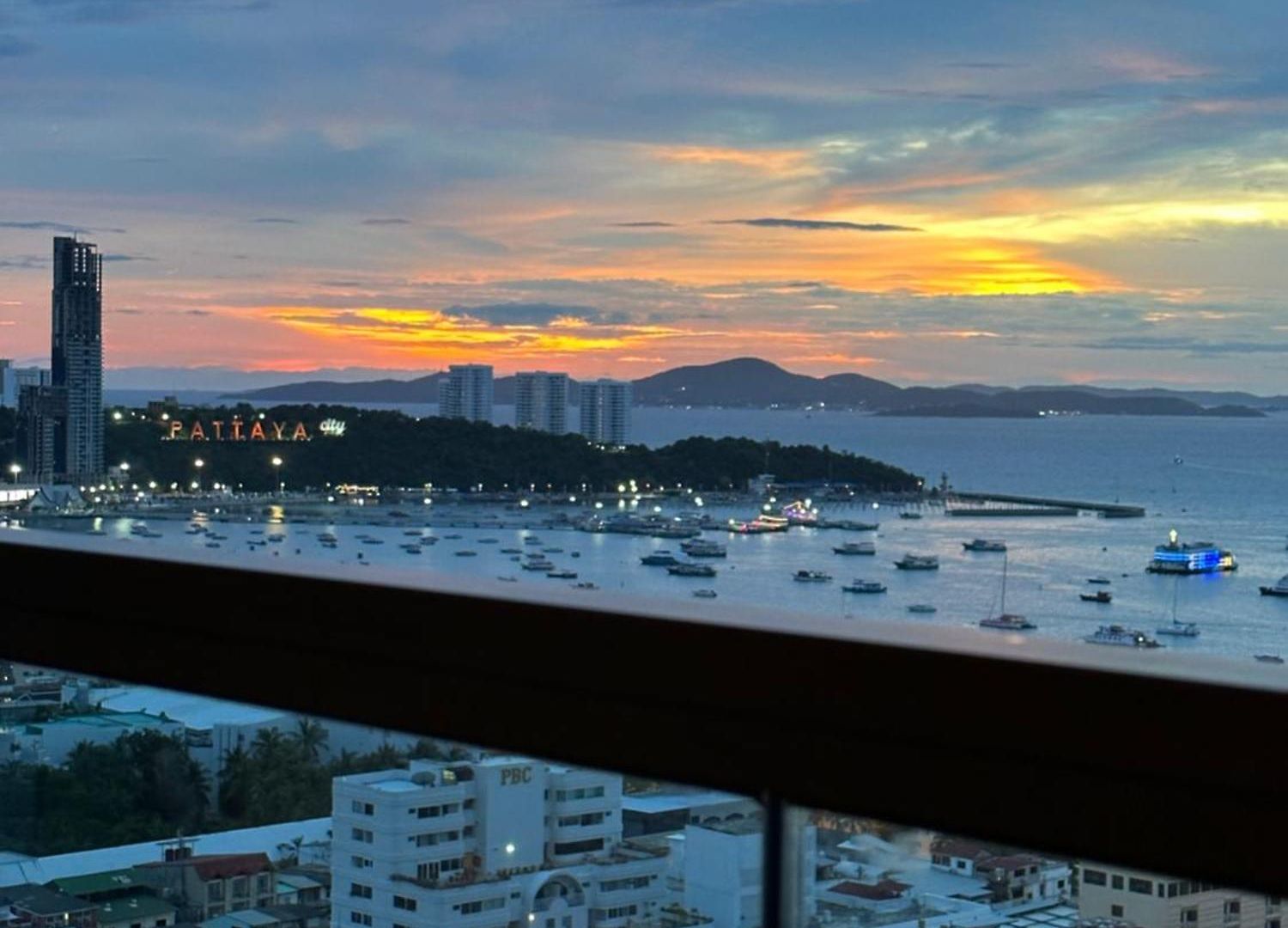 Edge Pty Luxury Front Seaview 2bedroom * Pattaya