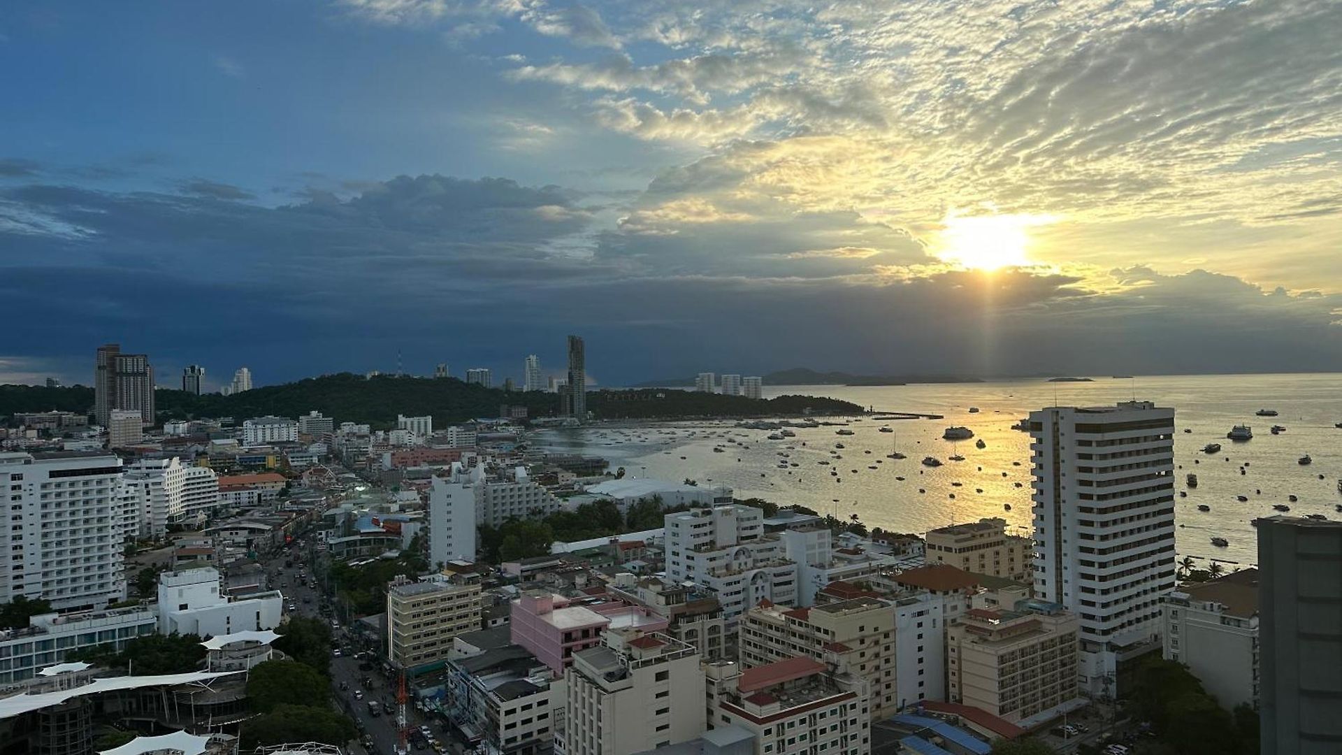 Edge Pty Luxury Front Seaview 2bedroom * Pattaya