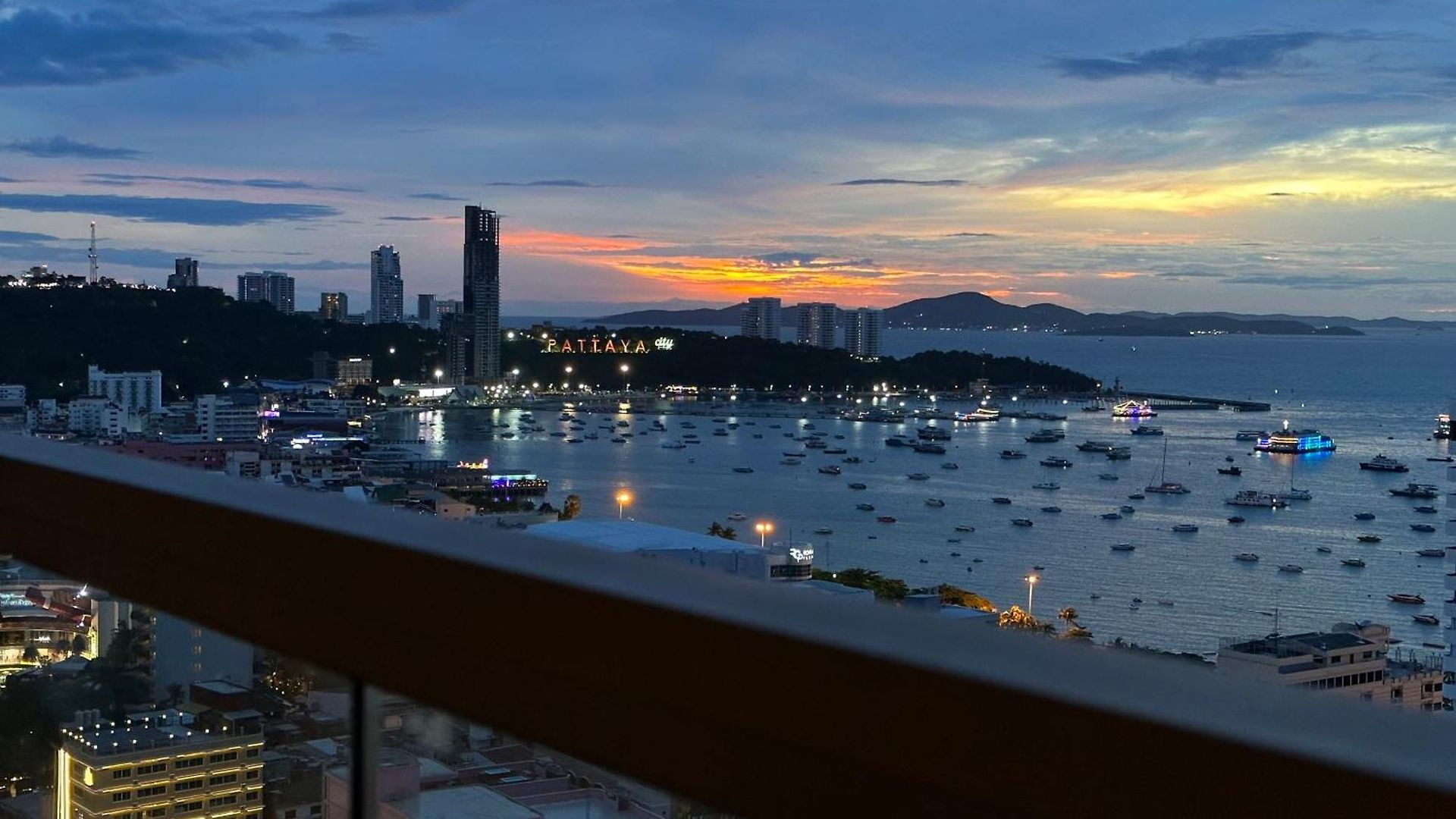 Edge Pty Luxury Front Seaview 2bedroom Pattaya
