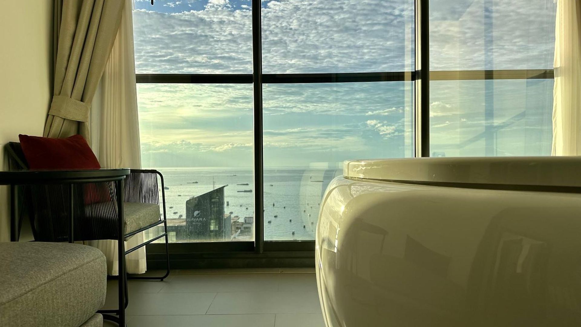 Edge Pty Luxury Front Seaview 2bedroom