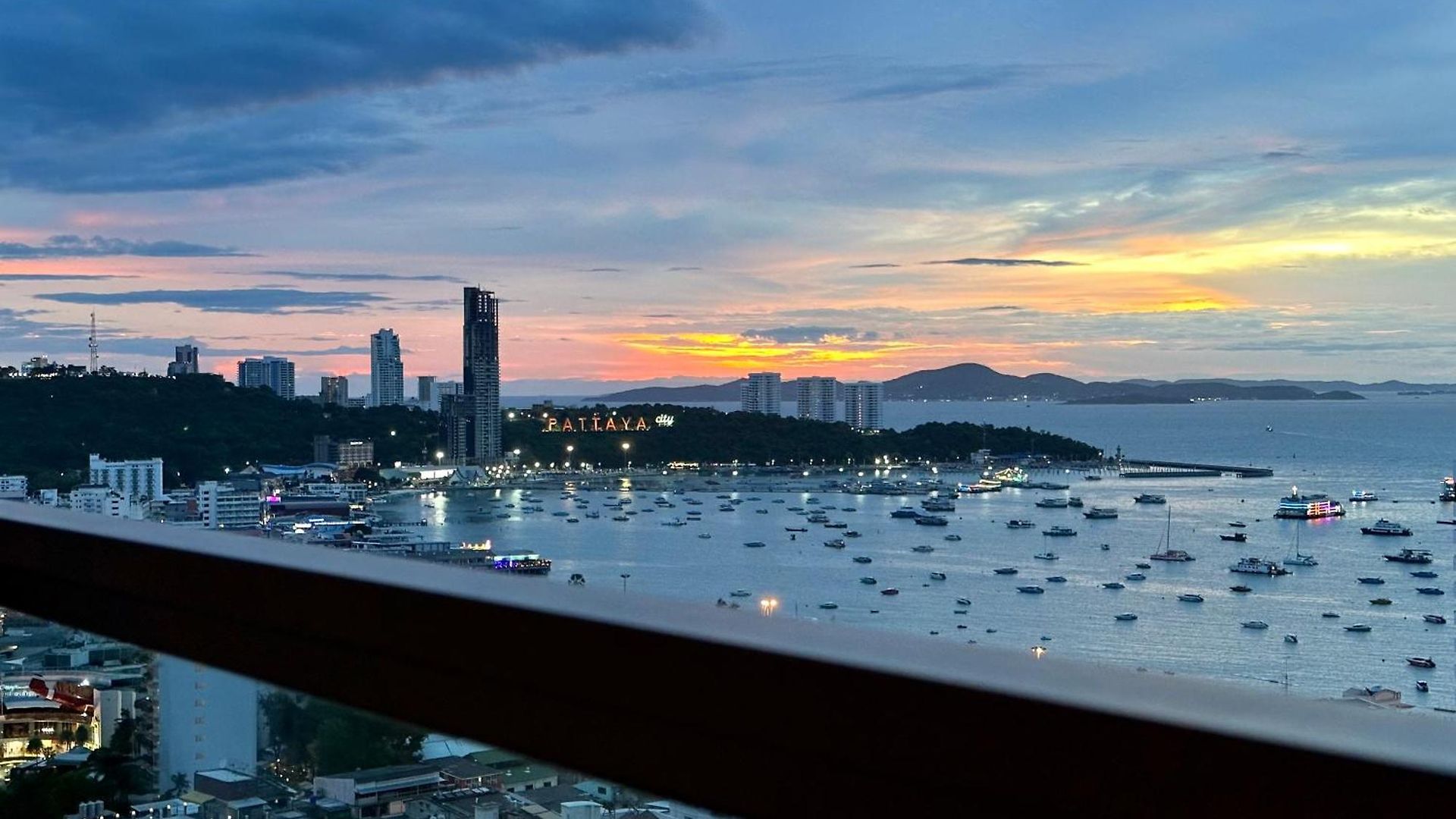 Edge Pty Luxury Front Seaview 2bedroom อพาร์ทเม้น
