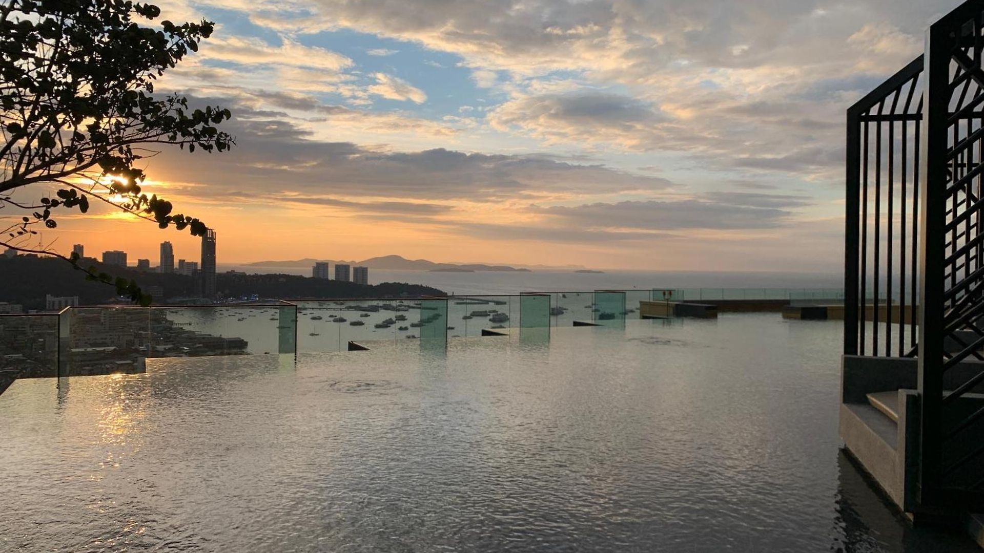 Edge Pty Luxury Front Seaview 2bedroom อพาร์ทเม้น