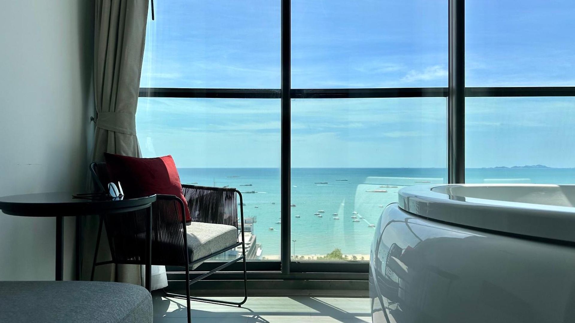 Edge Pty Luxury Front Seaview 2bedroom * Pattaya