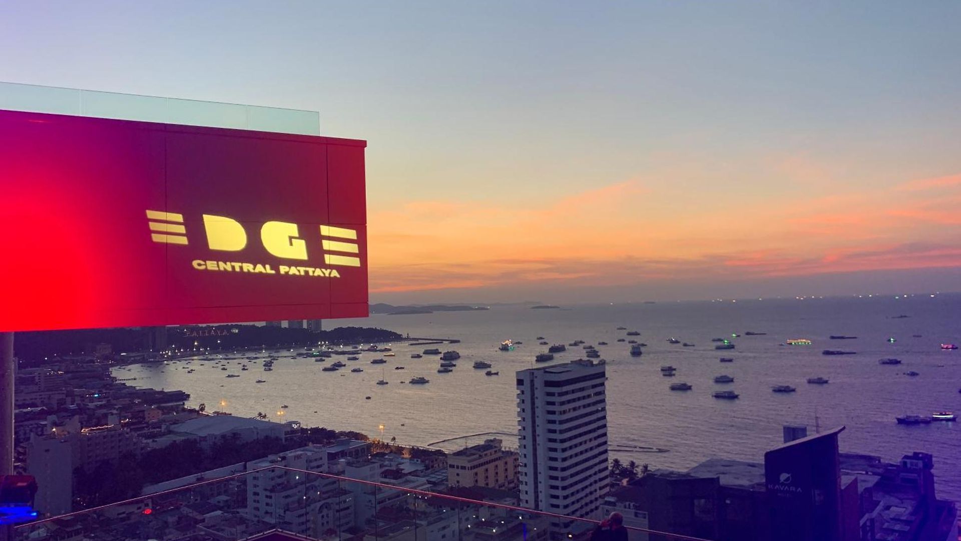 อพาร์ทเม้น Edge Pty Luxury Front Seaview 2bedroom Pattaya