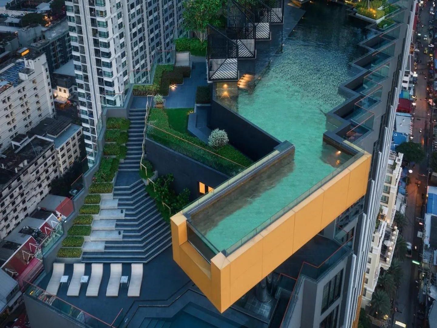 Luxury Edge วันหยุดที่บ้าน *