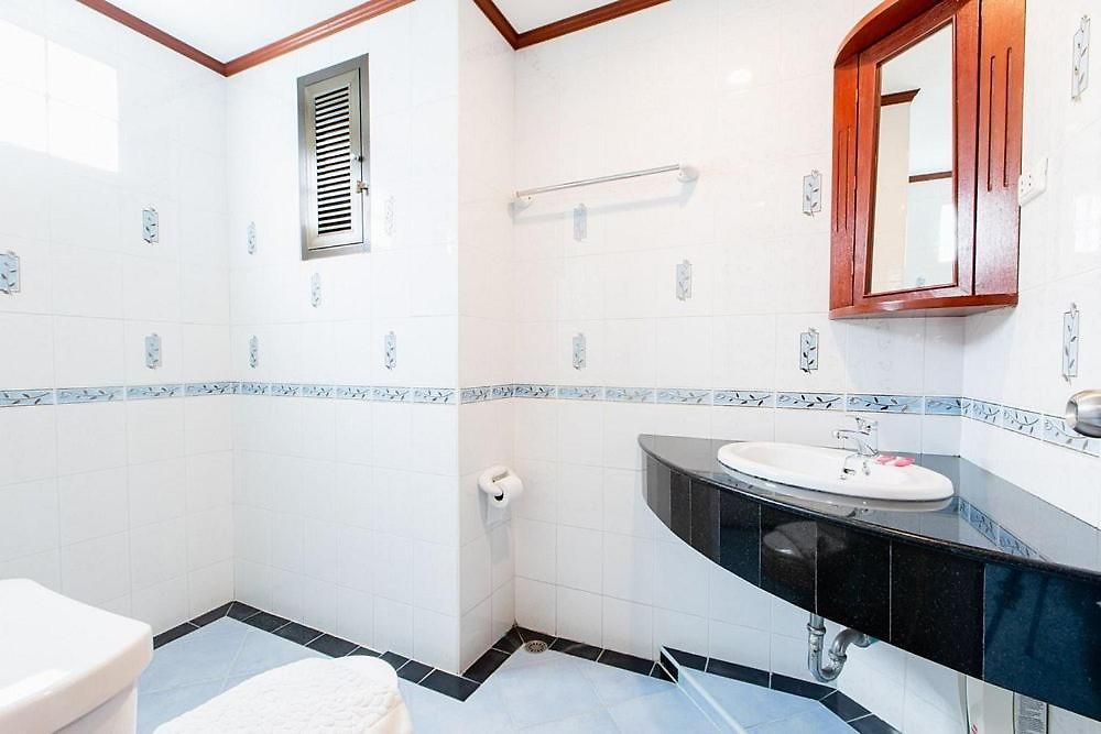 Selina Place Hotel *