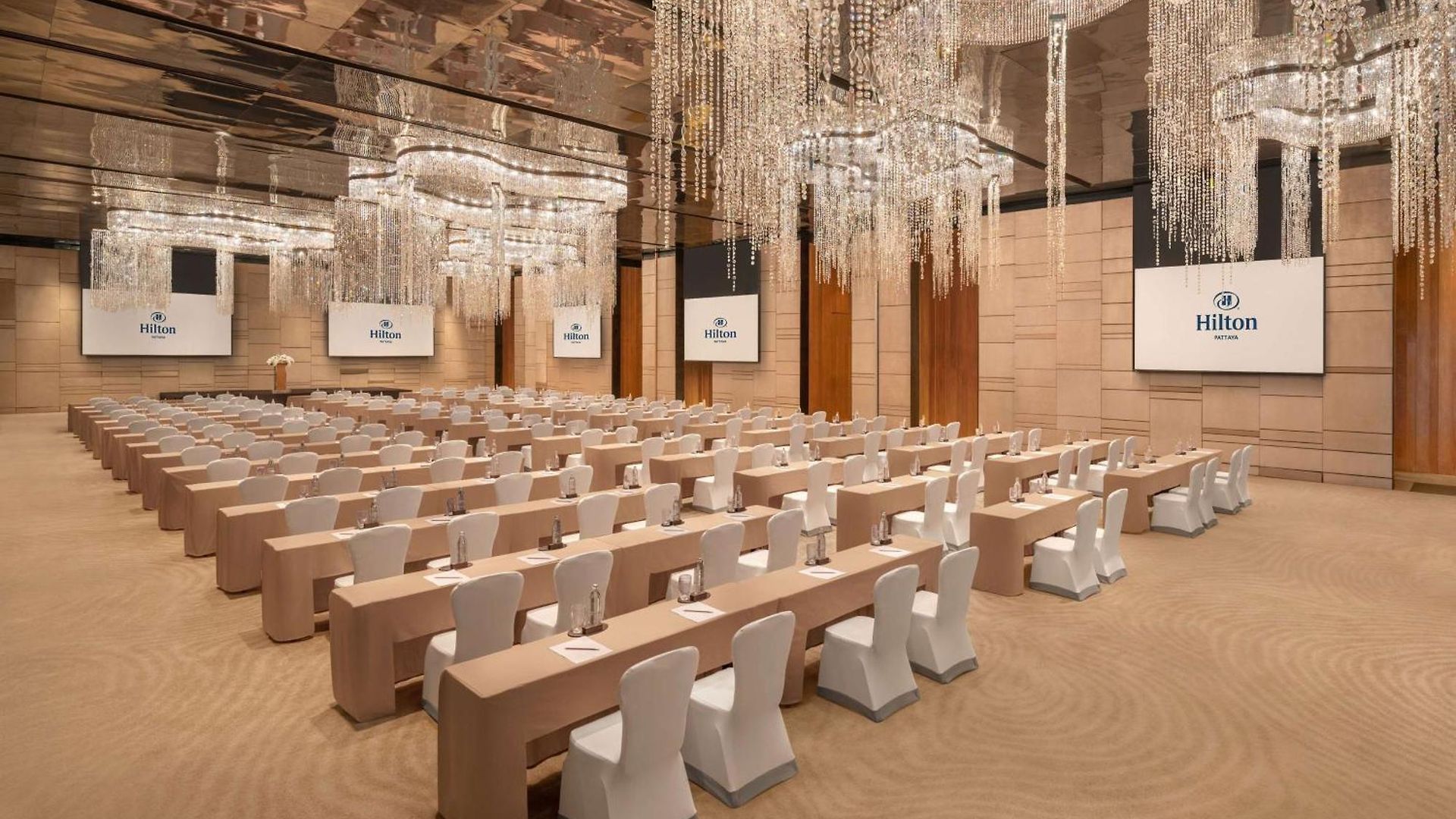 โรงแรมฮิลตัน พัทยา - Sha Extra รีสอร์ท