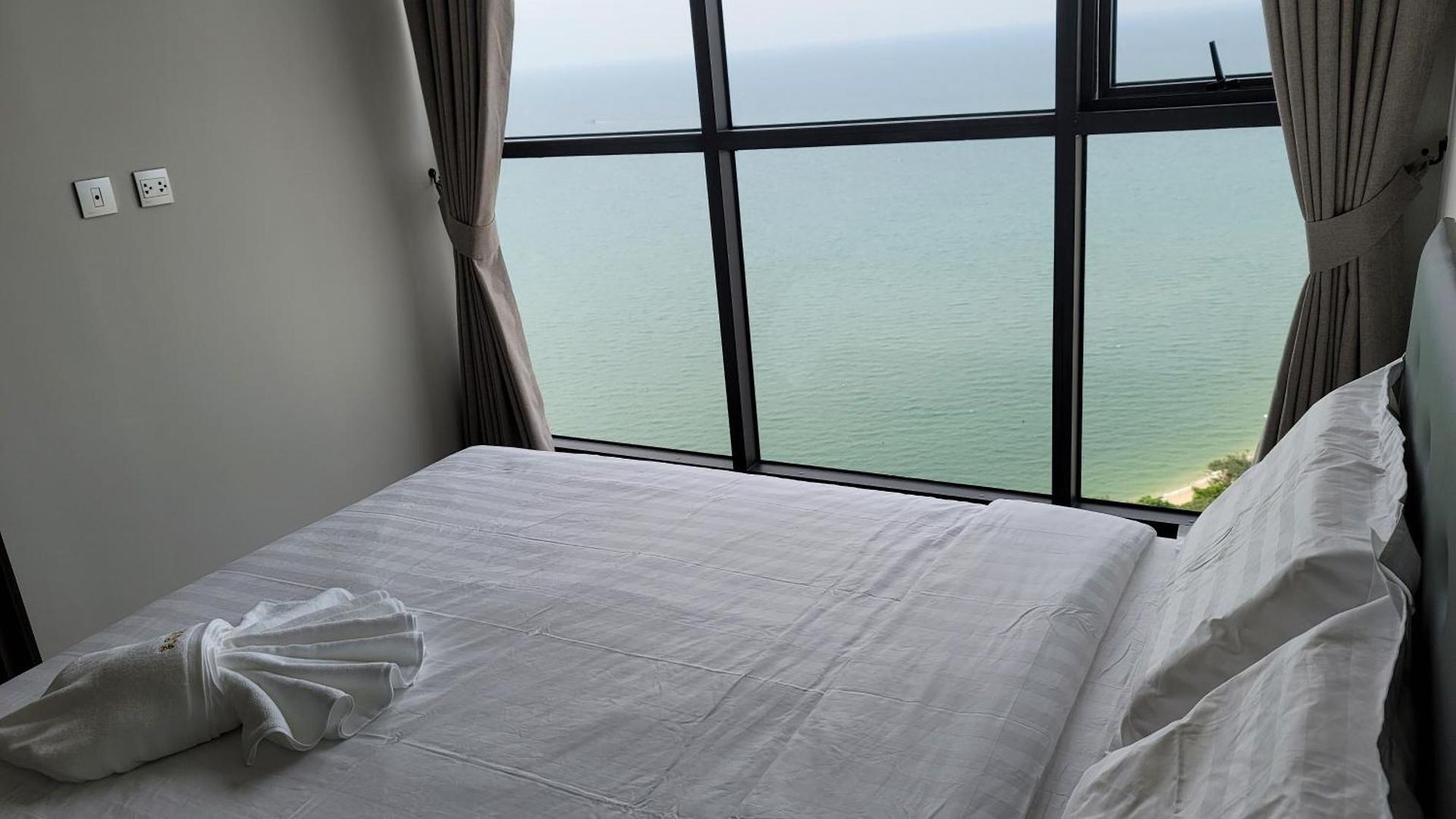The Andromeda Seaview อพาร์ทเม้น