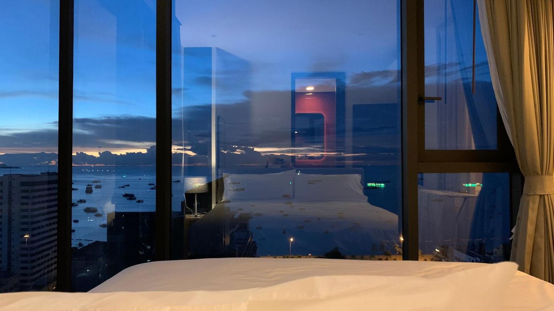 อพาร์ทเม้น Edge Pty Luxury Front Seaview 2bedroom