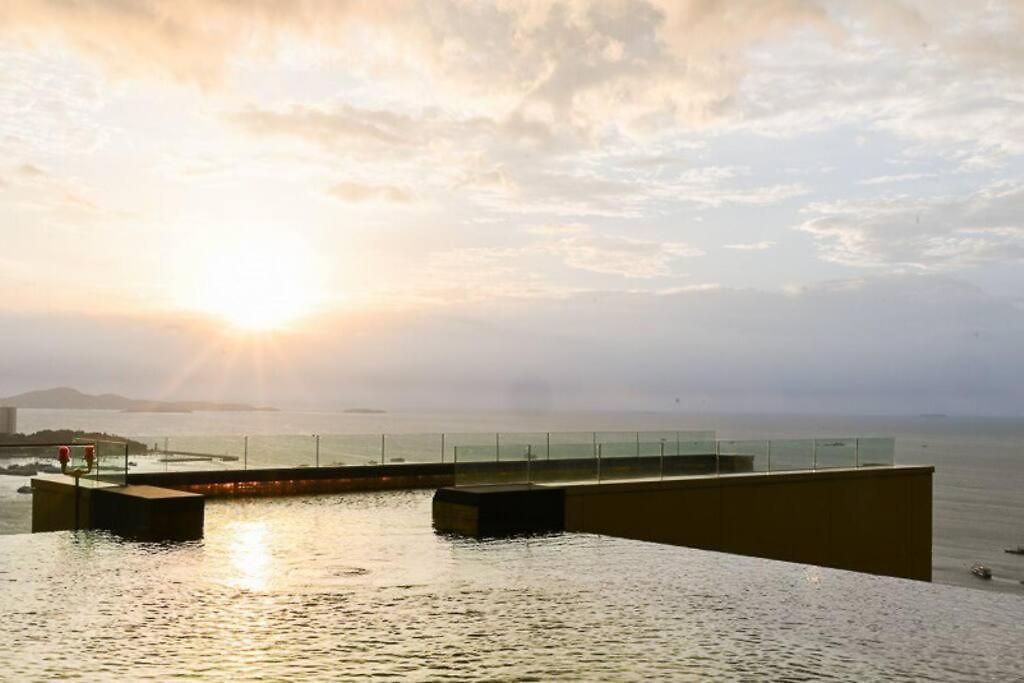 Seaview Urban Retreat Edge 1 Expansive Bedroom * Pattaya