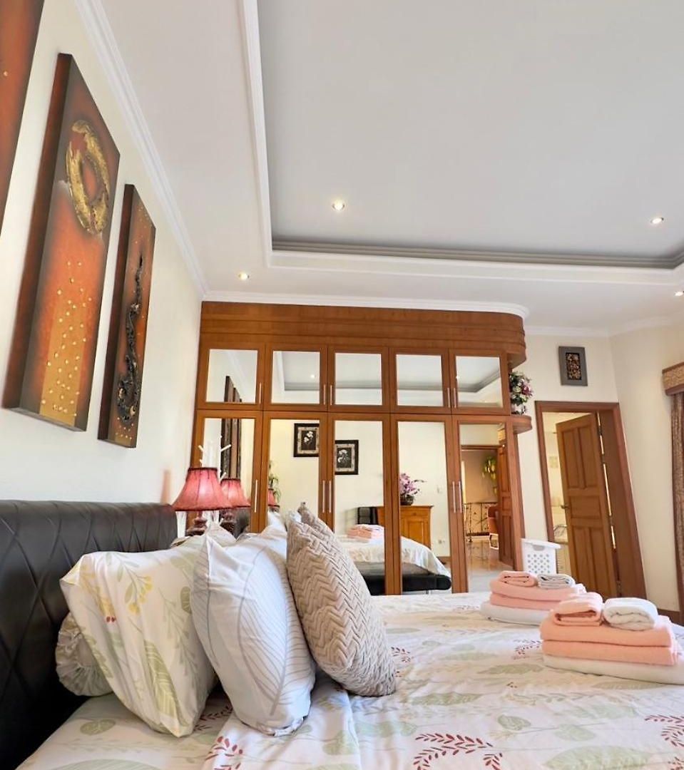 Luxury Garden Pool Near & Walking Street Villa Pattaya