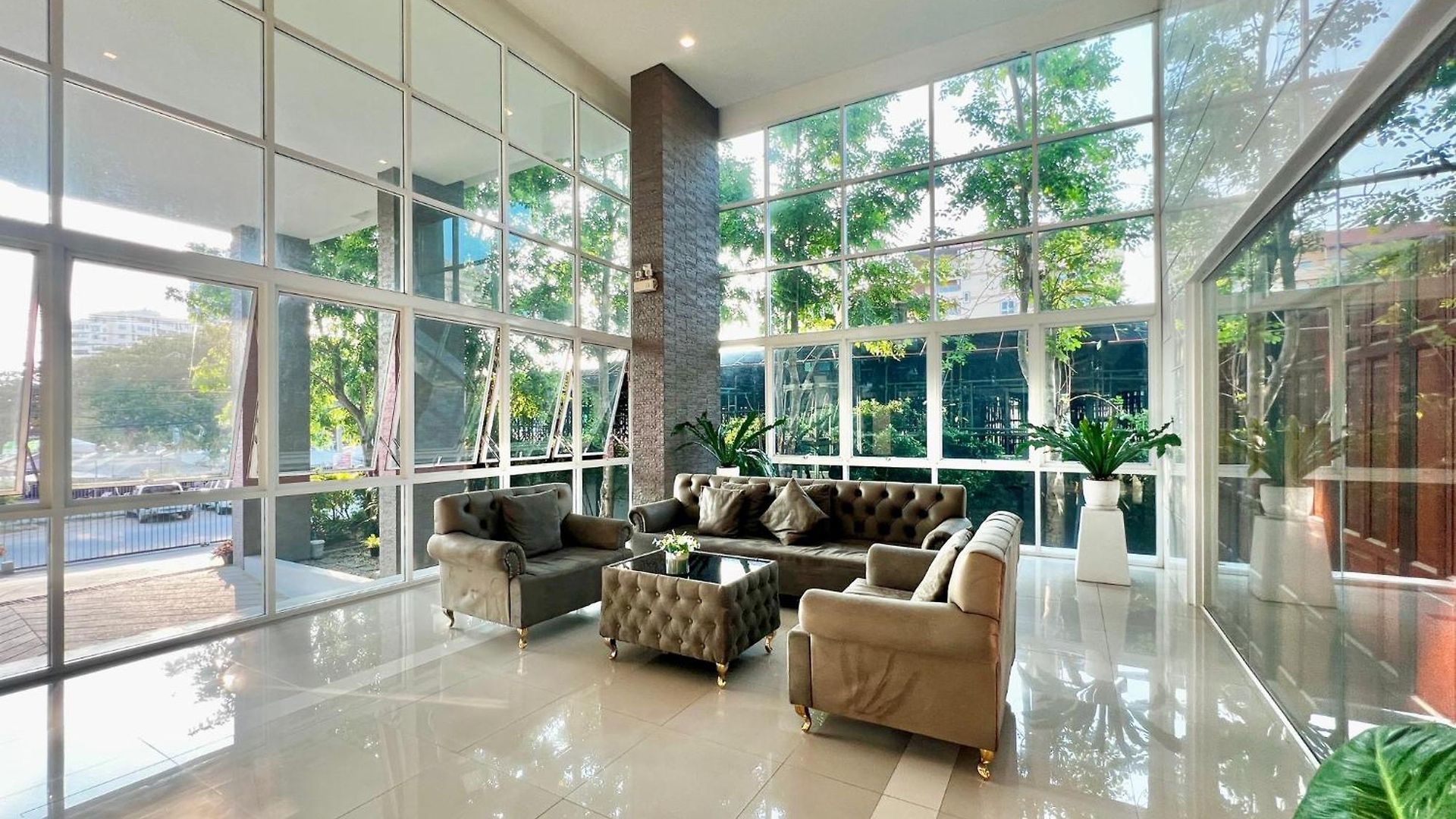The Winner- 608 - Lovely Near The Sea On Praatumnak Hill * Pattaya