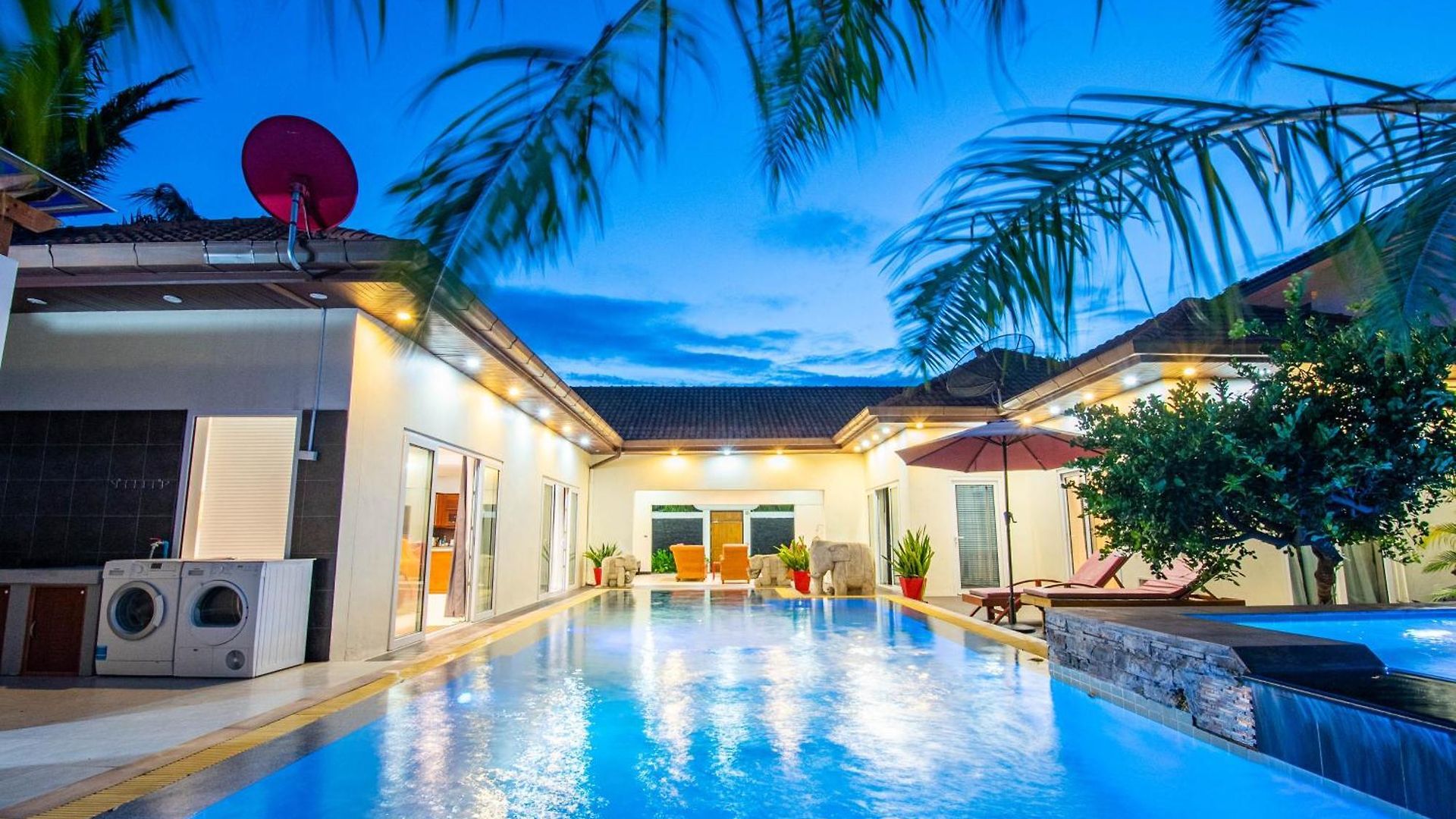 Seaside 3 Pools, 2 Mins Walk To Villa *
