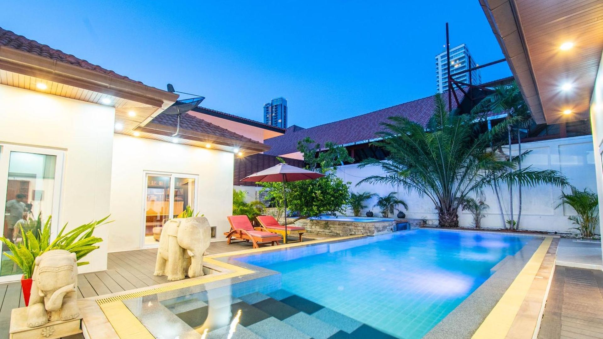 Villa Seaside 3 Pools, 2 Mins Walk To *