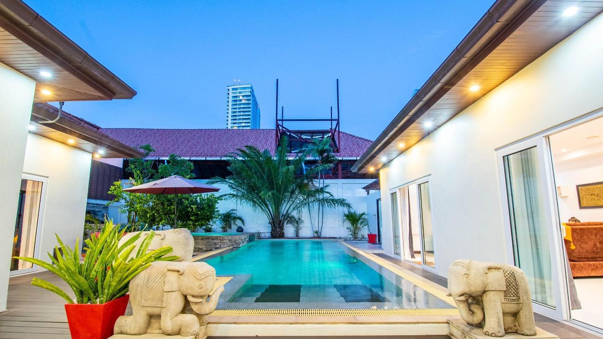 Seaside 3 Pools, 2 Mins Walk To Villa Pattaya