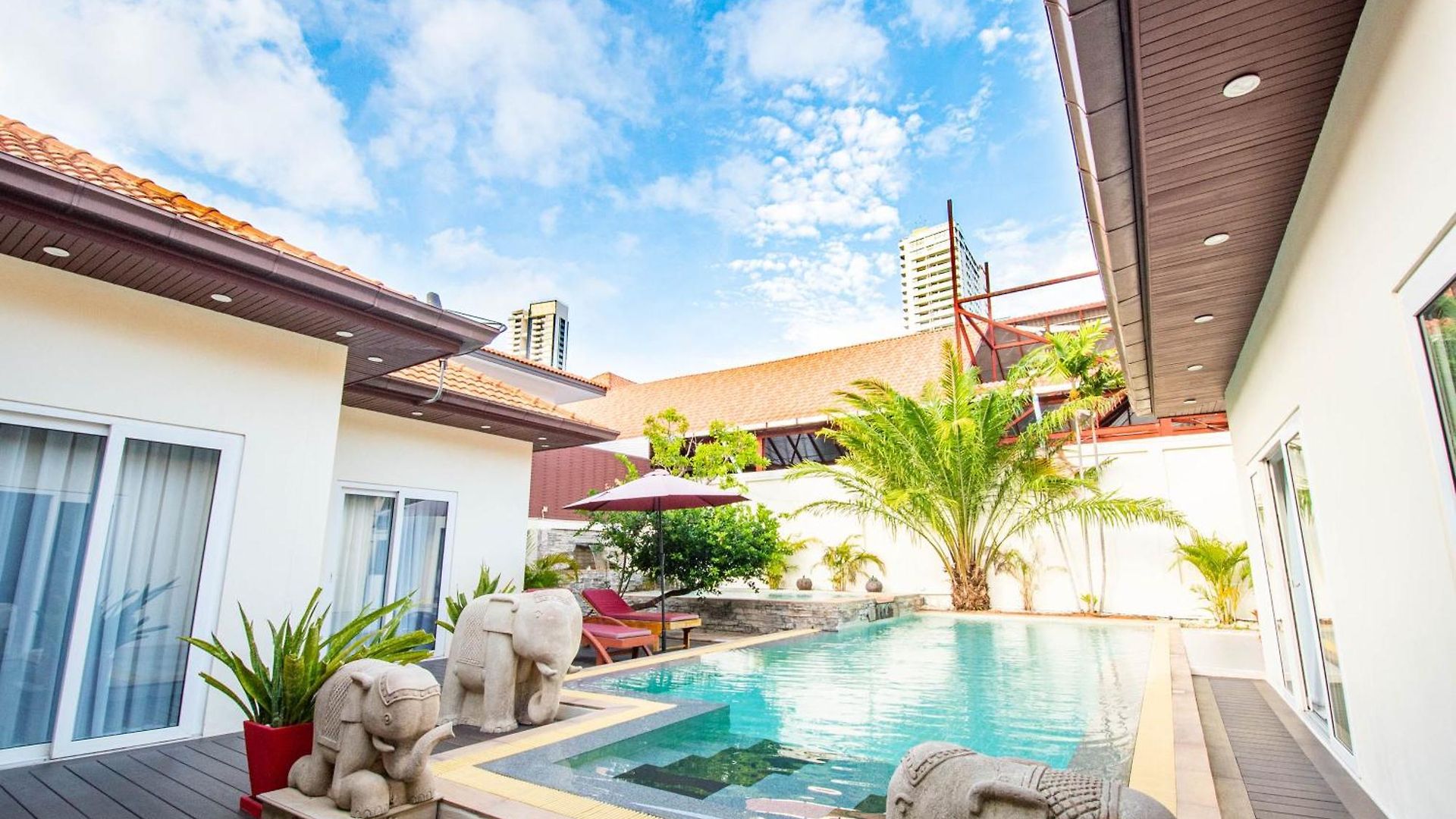 Seaside 3 Pools, 2 Mins Walk To Villa