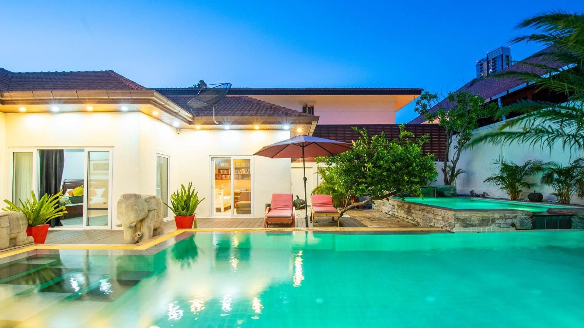 Seaside 3 Pools, 2 Mins Walk To Villa *