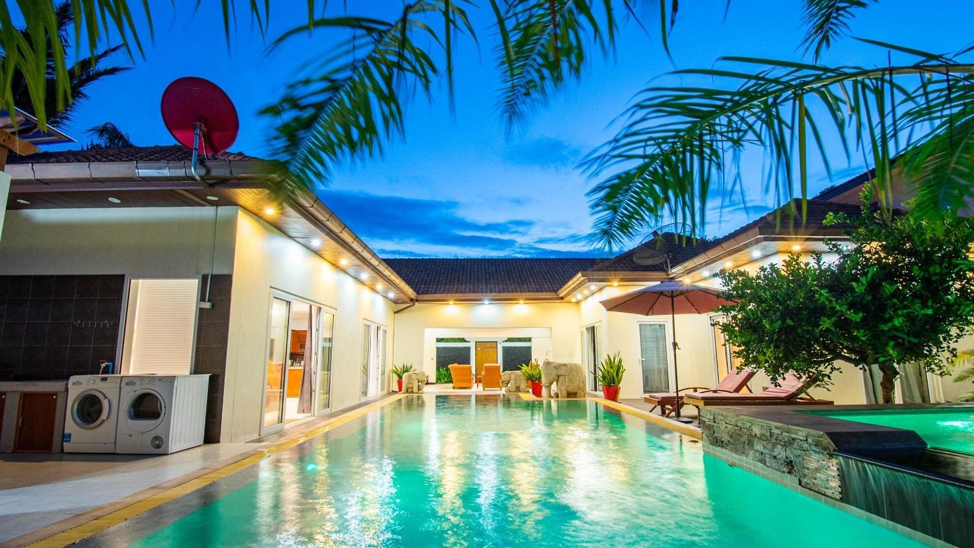 Seaside 3 Pools, 2 Mins Walk To * Pattaya