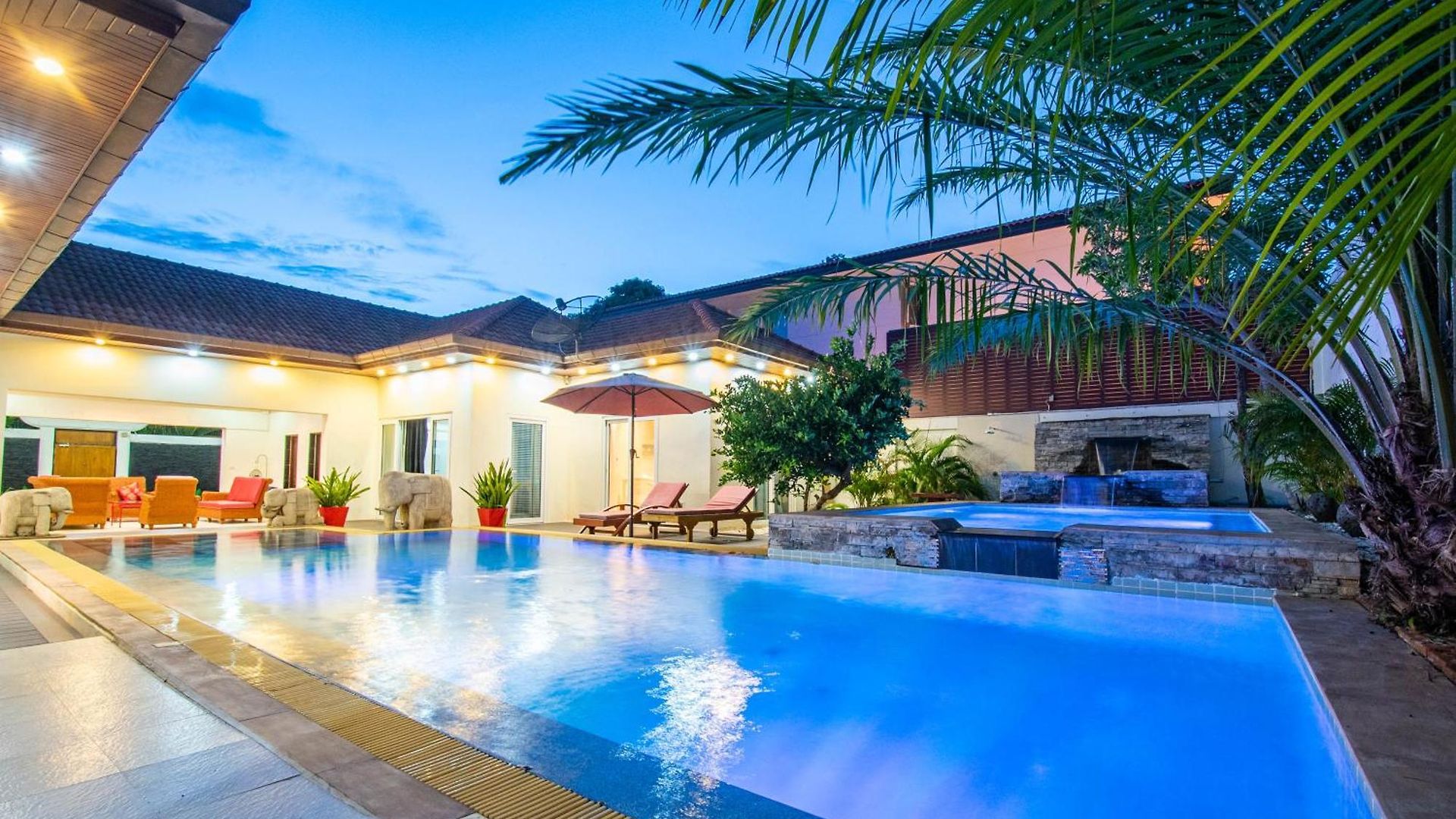 Seaside 3 Pools, 2 Mins Walk To Villa Pattaya