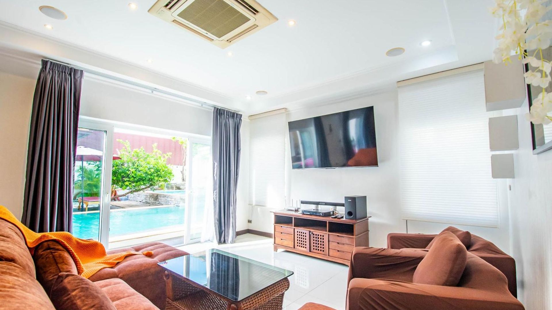 Villa Seaside 3 Pools, 2 Mins Walk To Pattaya