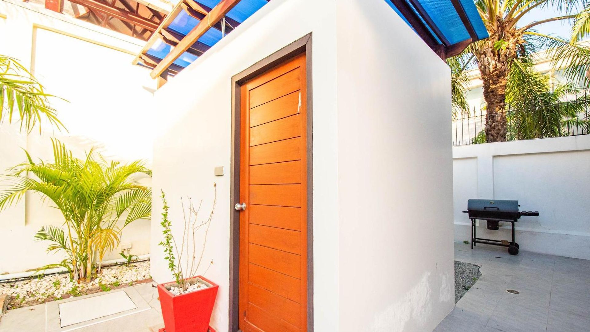 Seaside 3 Pools, 2 Mins Walk To * Pattaya