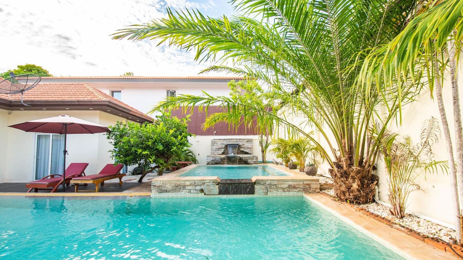 Seaside 3 Pools, 2 Mins Walk To Villa *