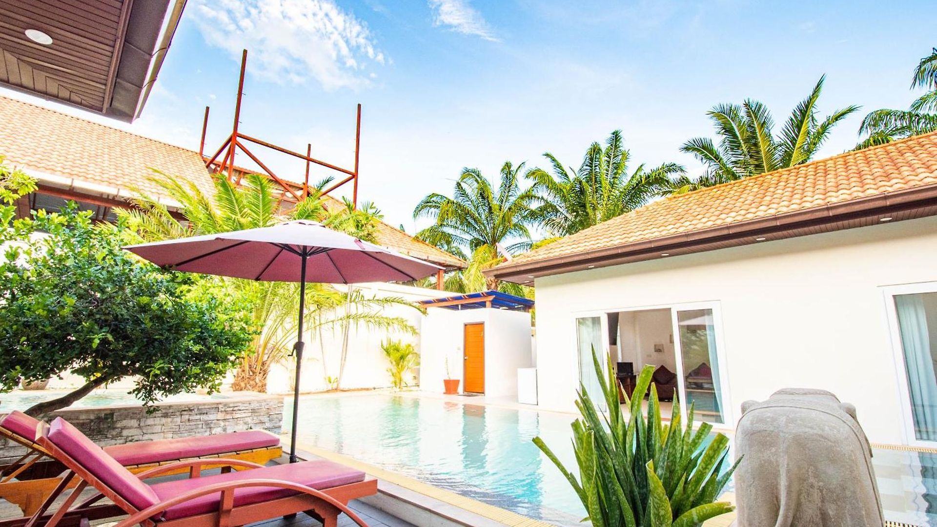 Villa Seaside 3 Pools, 2 Mins Walk To