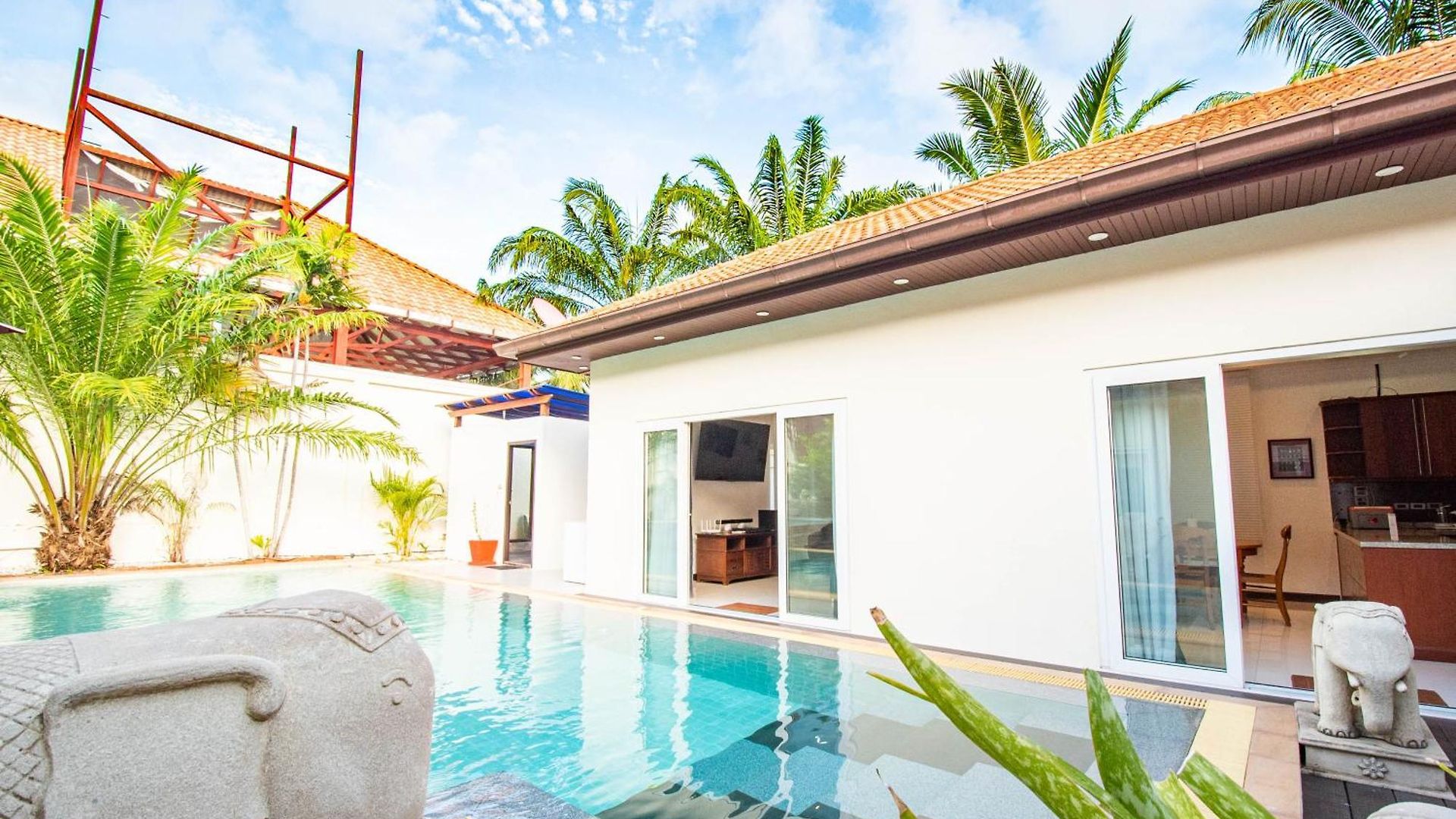 Seaside 3 Pools, 2 Mins Walk To Villa *
