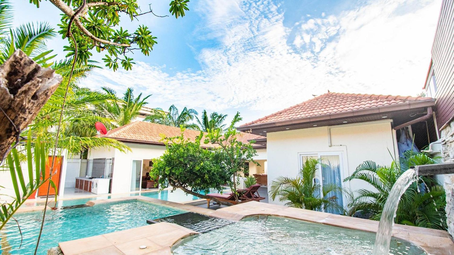 Seaside 3 Pools, 2 Mins Walk To Pattaya