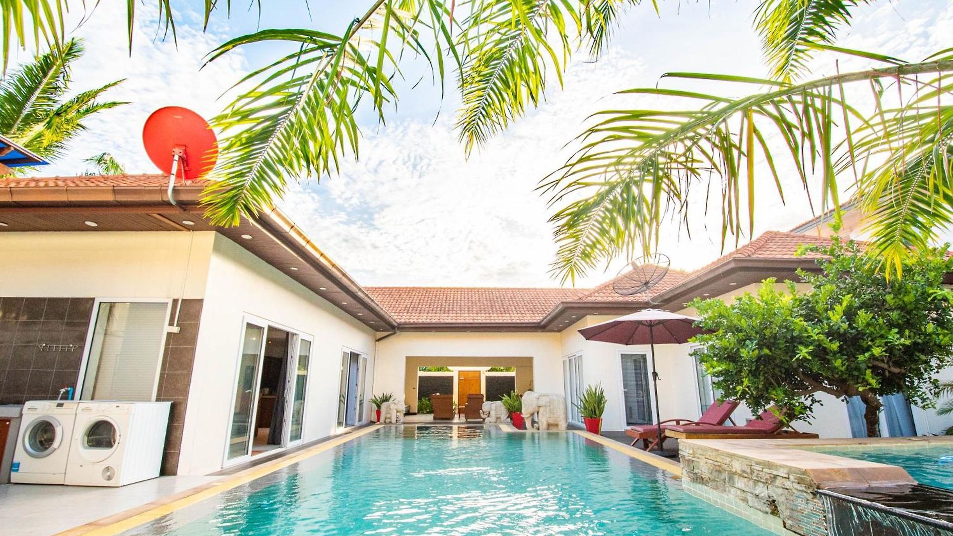 Villa Seaside 3 Pools, 2 Mins Walk To Pattaya