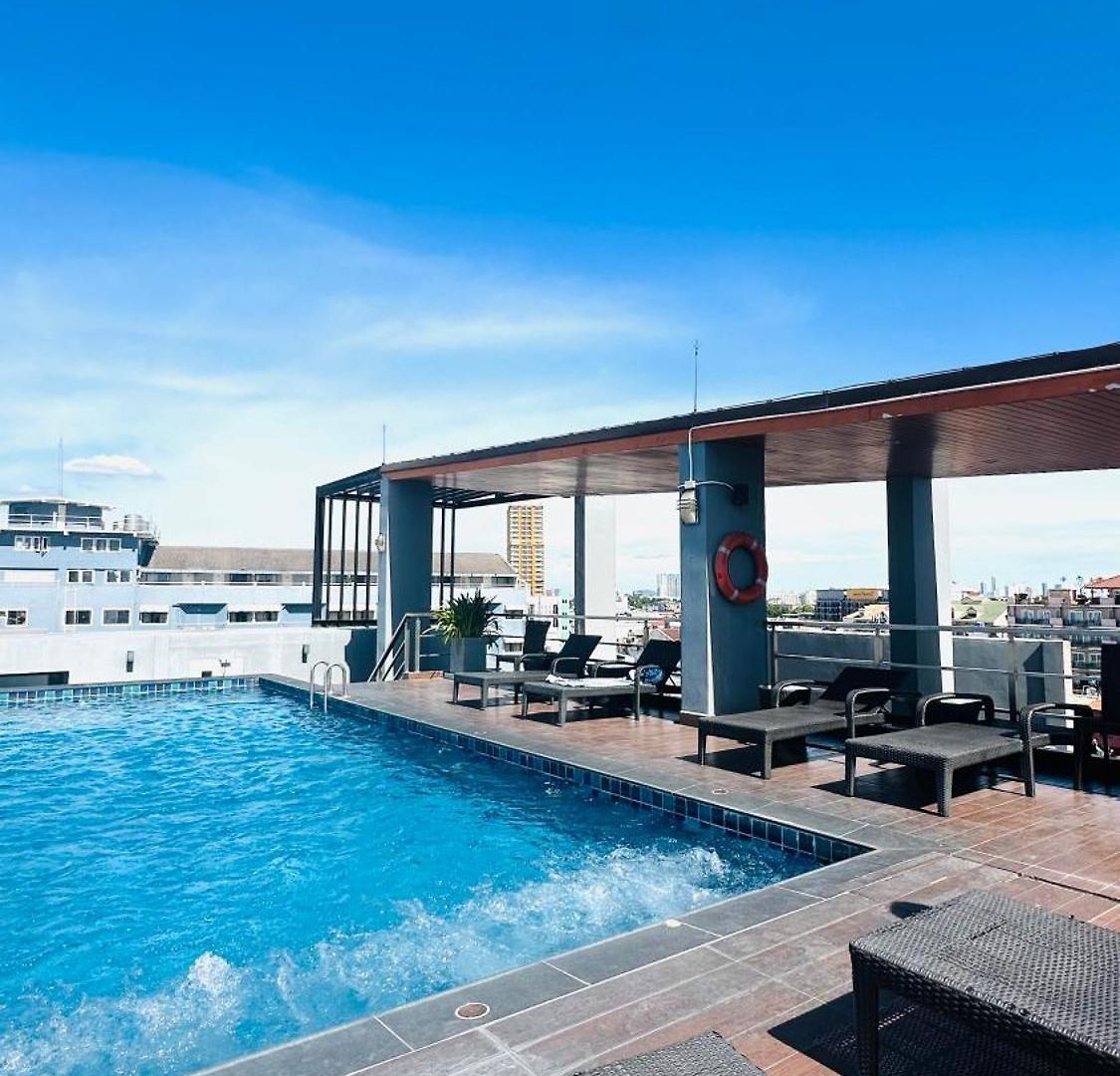 The Base โรงแรม Pattaya