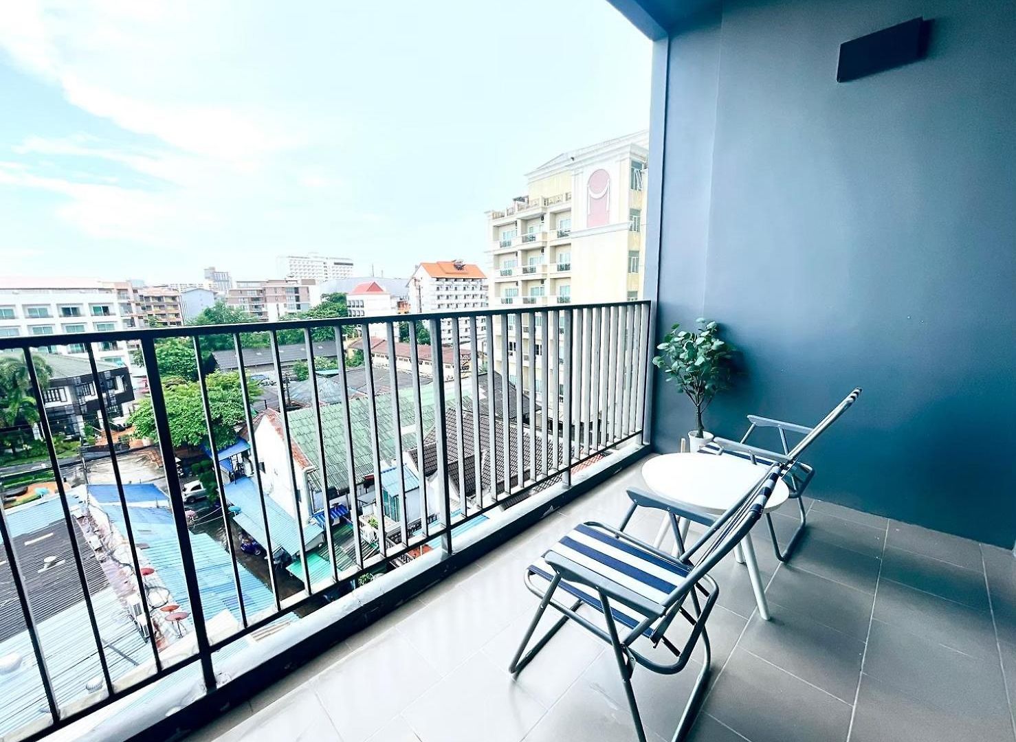 The Base 2bed King&queen With Infinity Pool *