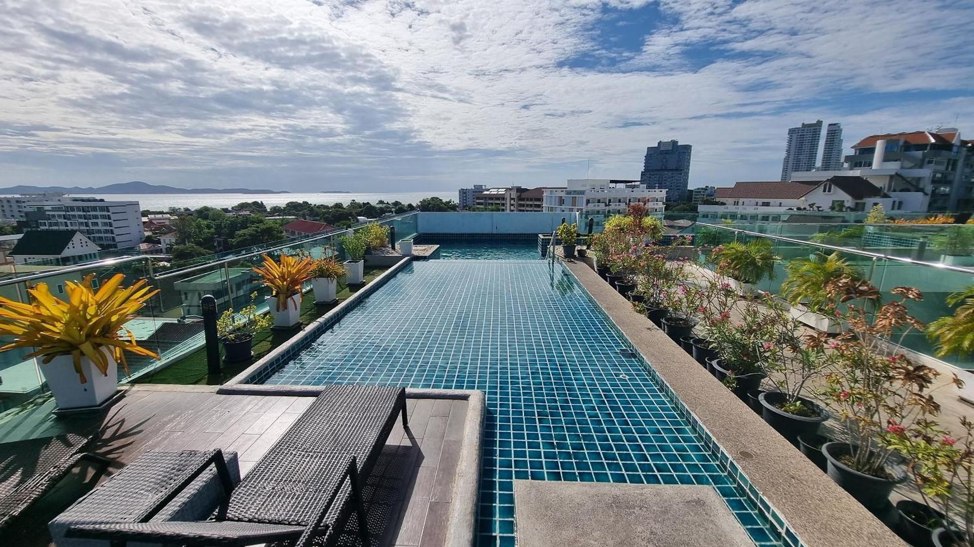 Laguna Bay 1 *