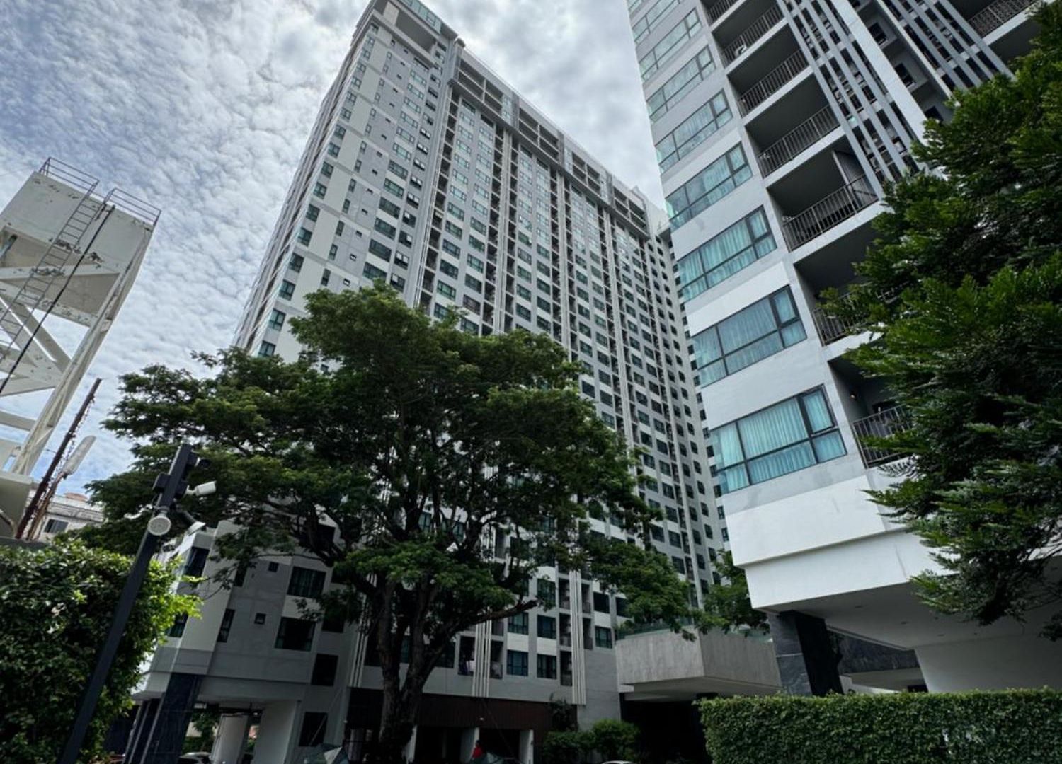 芭提雅市中心the Base 高端公寓酒店 *